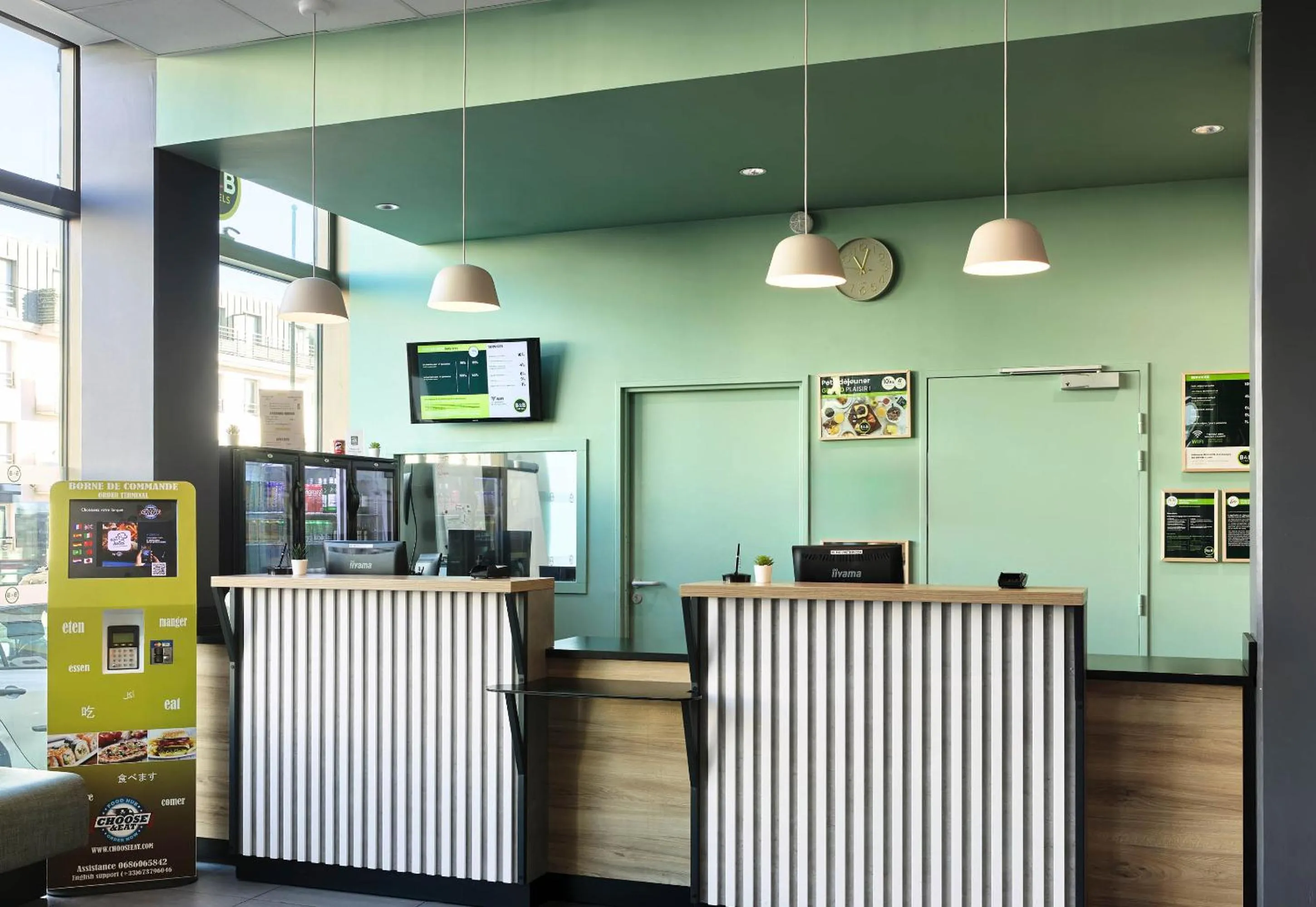 Lobby or reception in B&B HOTEL Paris Sud Chatenay Malabry