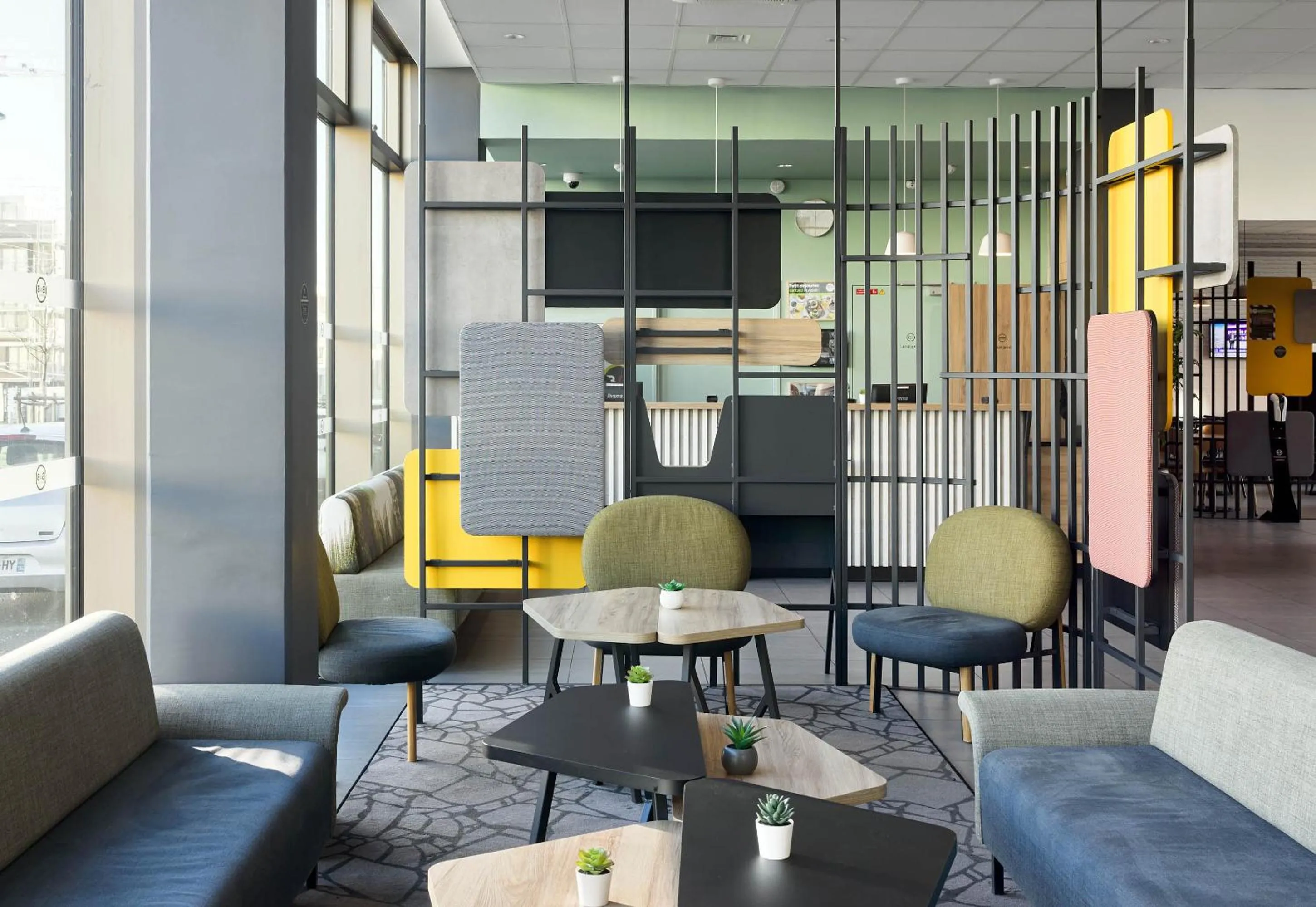 Seating area in B&B HOTEL Paris Sud Chatenay Malabry