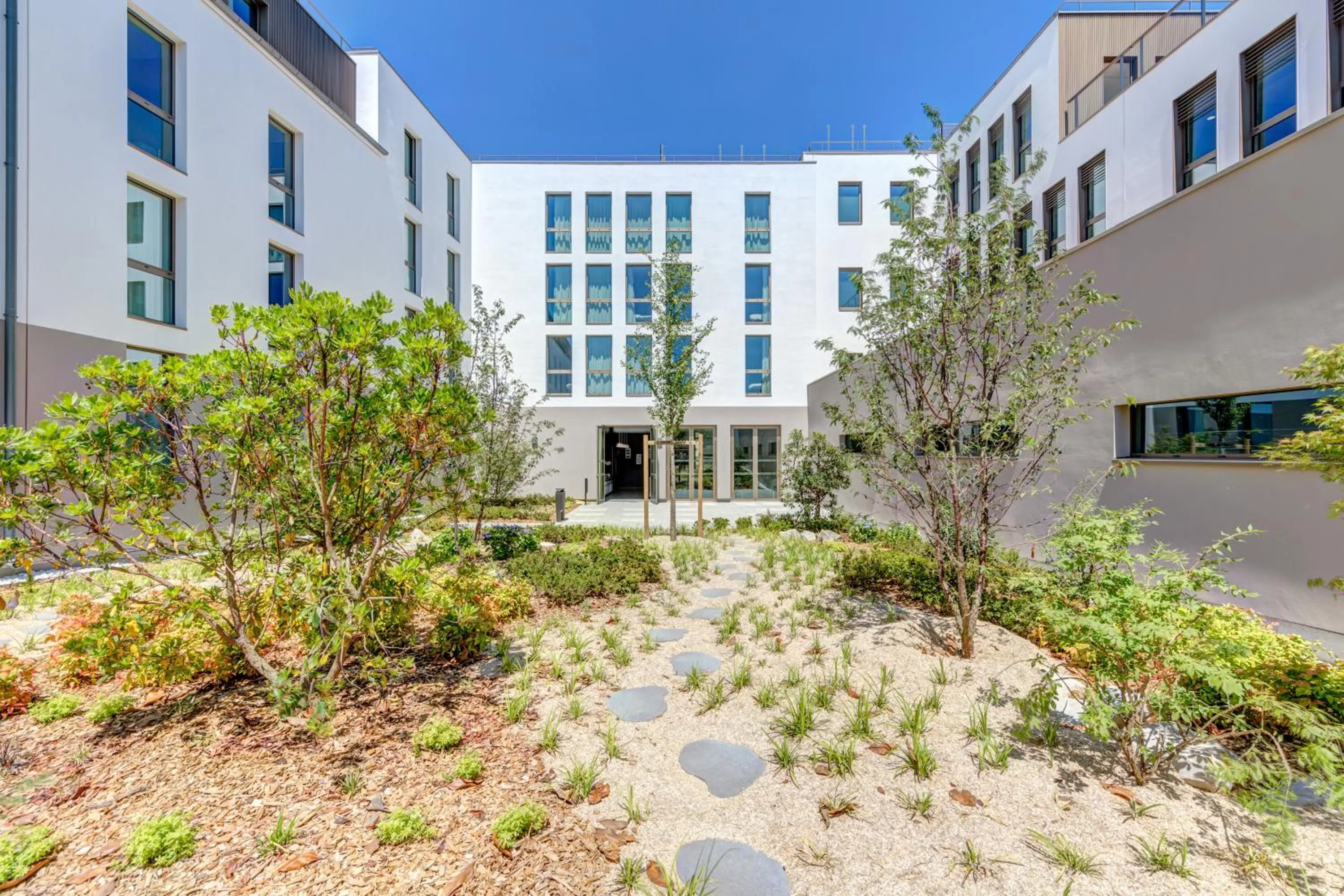 Garden in B&B HOTEL Paris Sud Chatenay Malabry