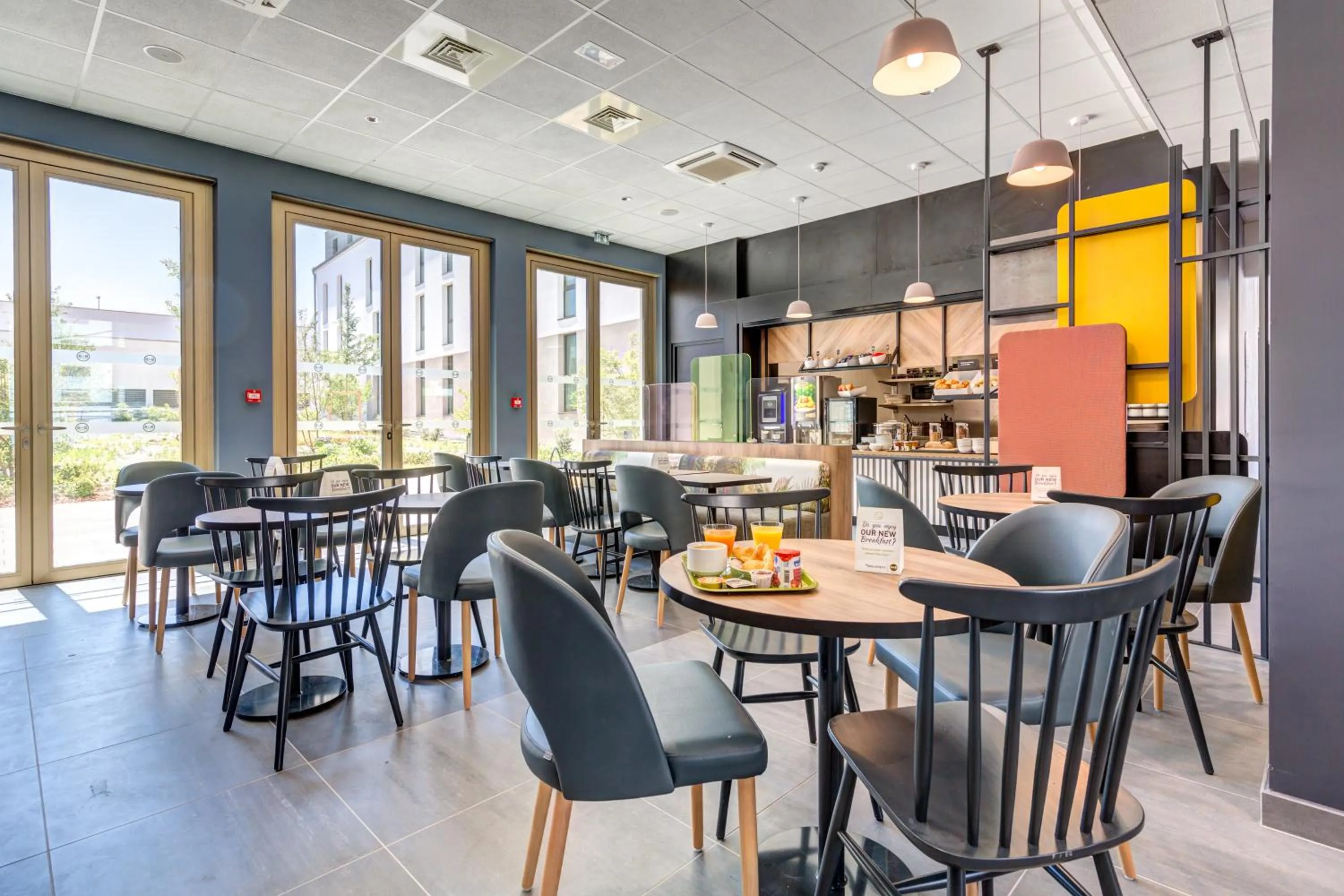 Buffet breakfast in B&B HOTEL Paris Sud Chatenay Malabry