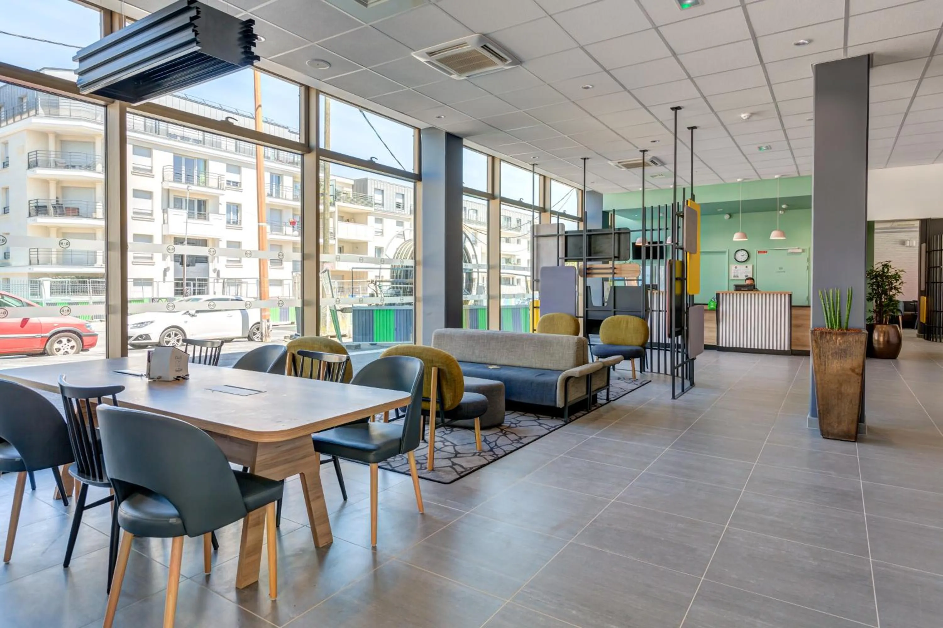 Lobby or reception in B&B HOTEL Paris Sud Chatenay Malabry