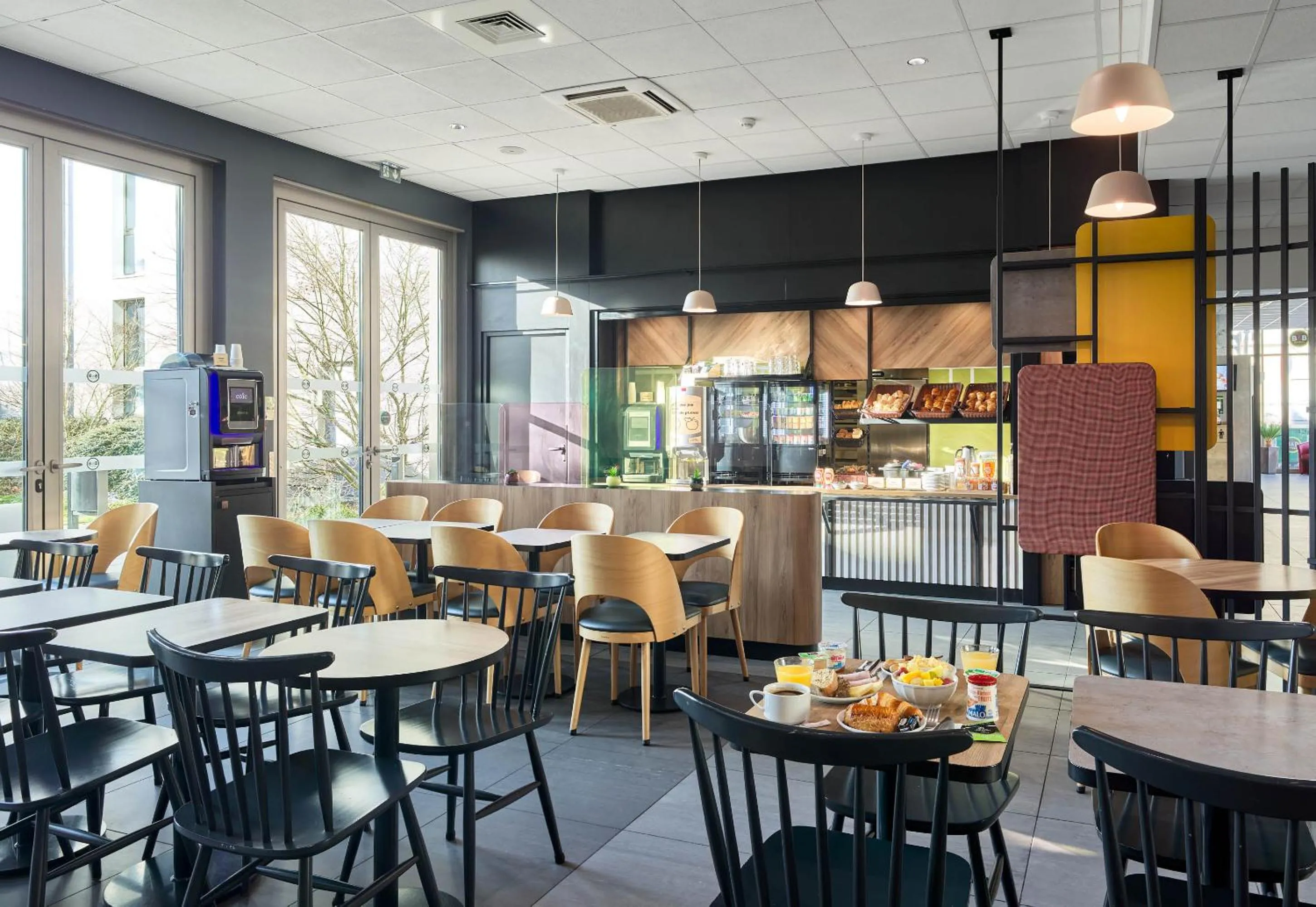 Breakfast in B&B HOTEL Paris Sud Chatenay Malabry