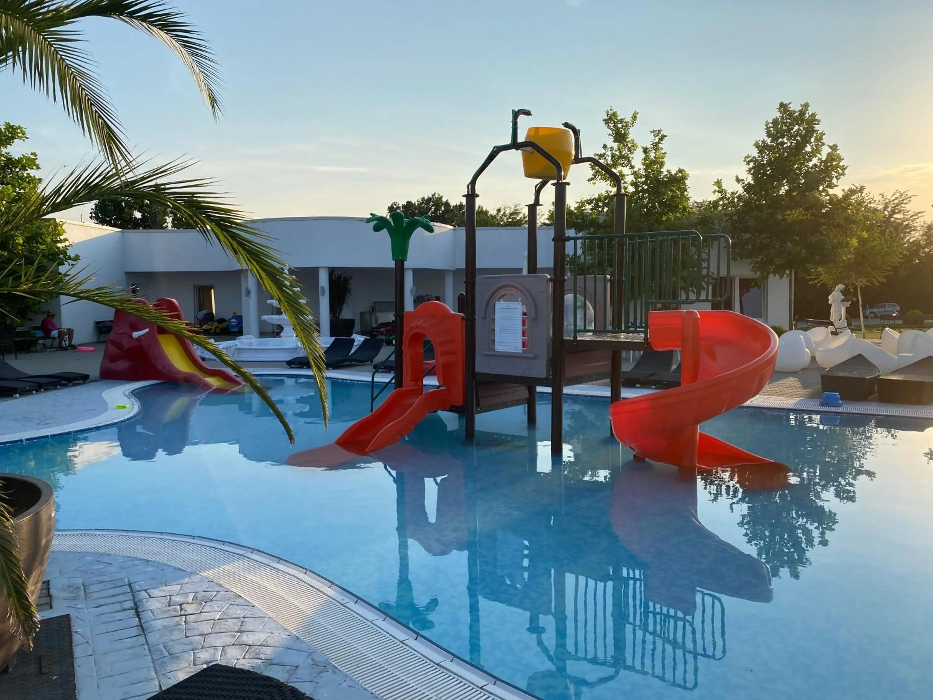 Pool view in Resort Plaza Lake