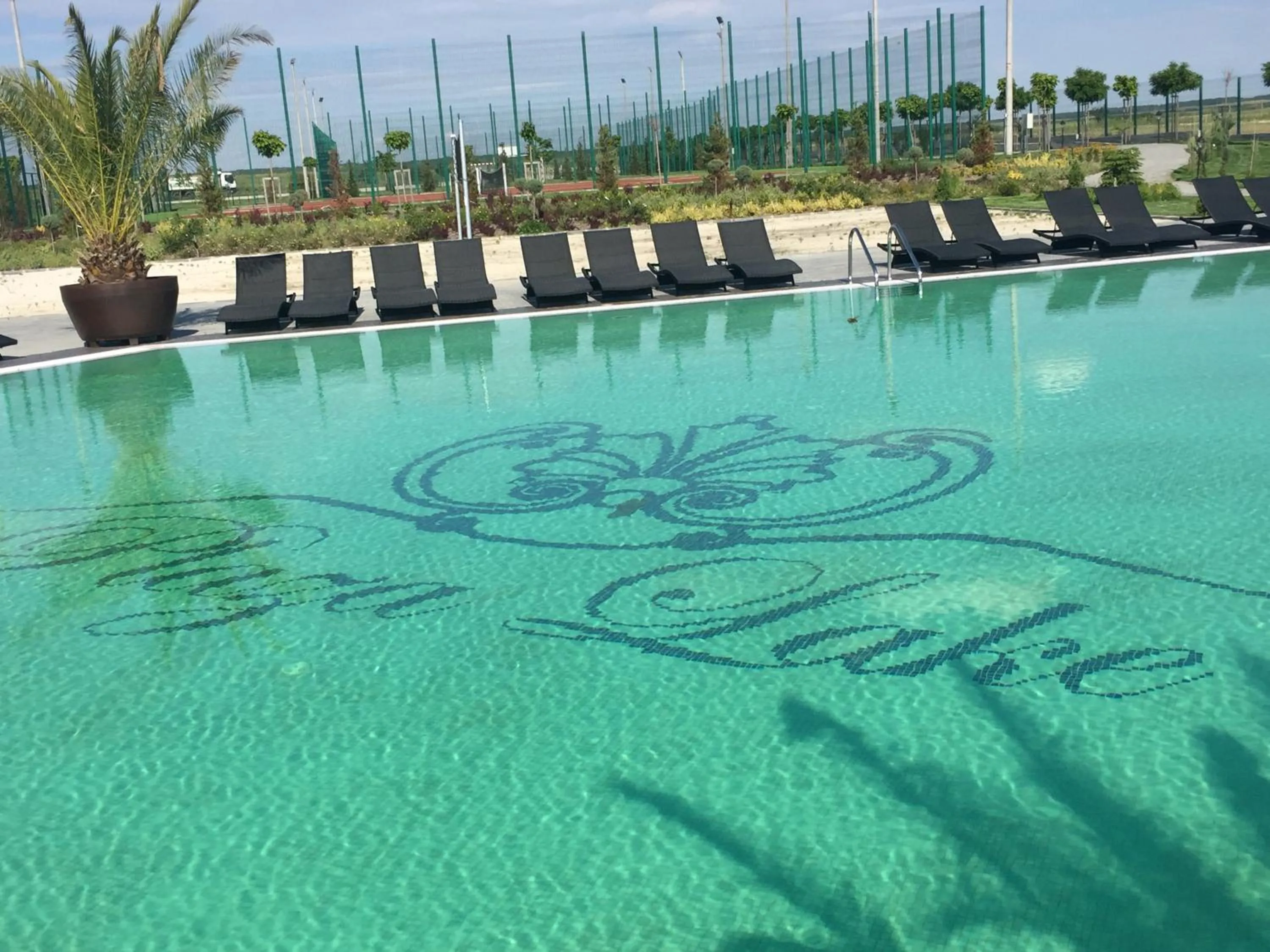 Pool view in Resort Plaza Lake