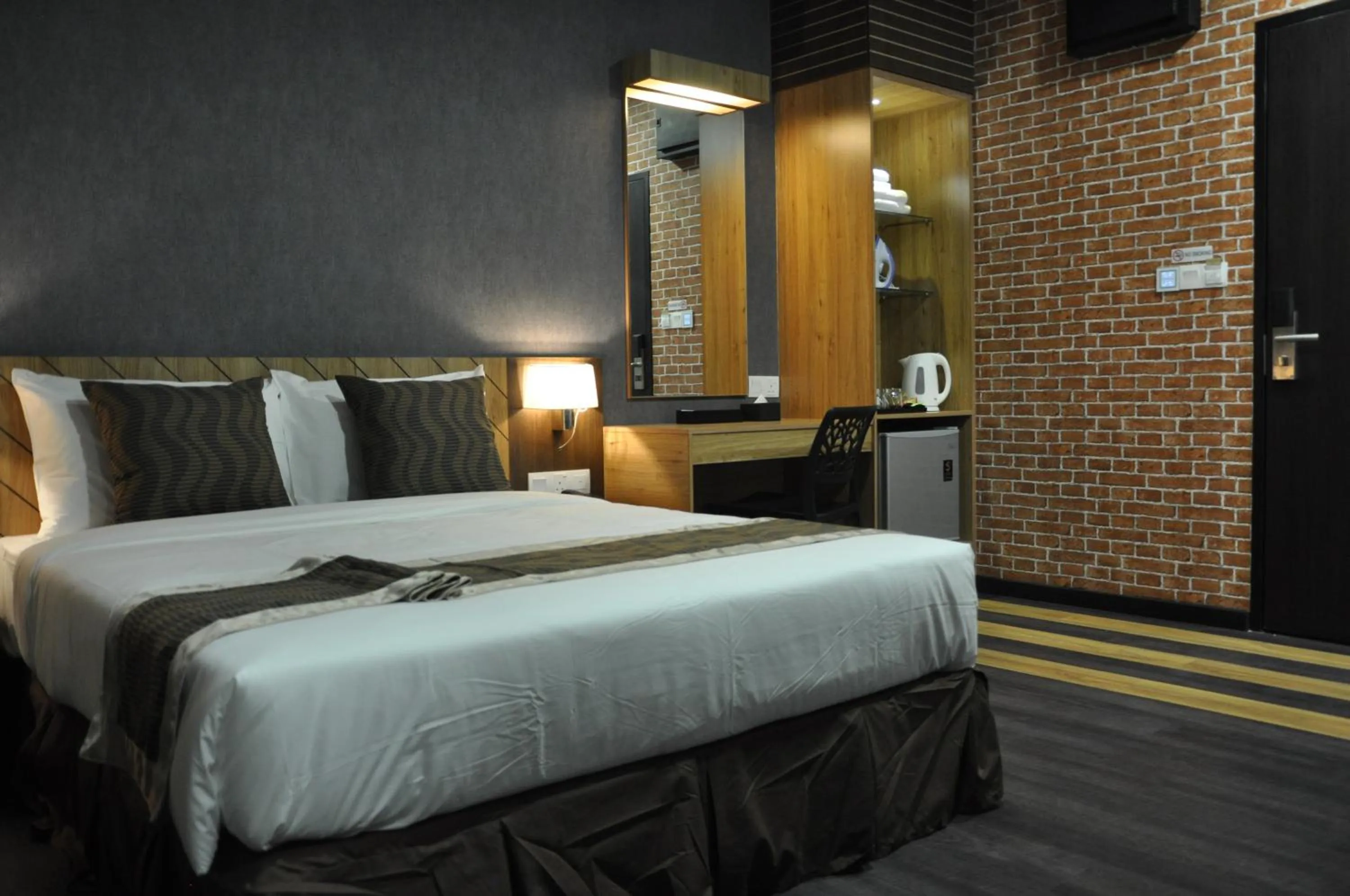 Bed in Valya Hotel, Kuala Terengganu