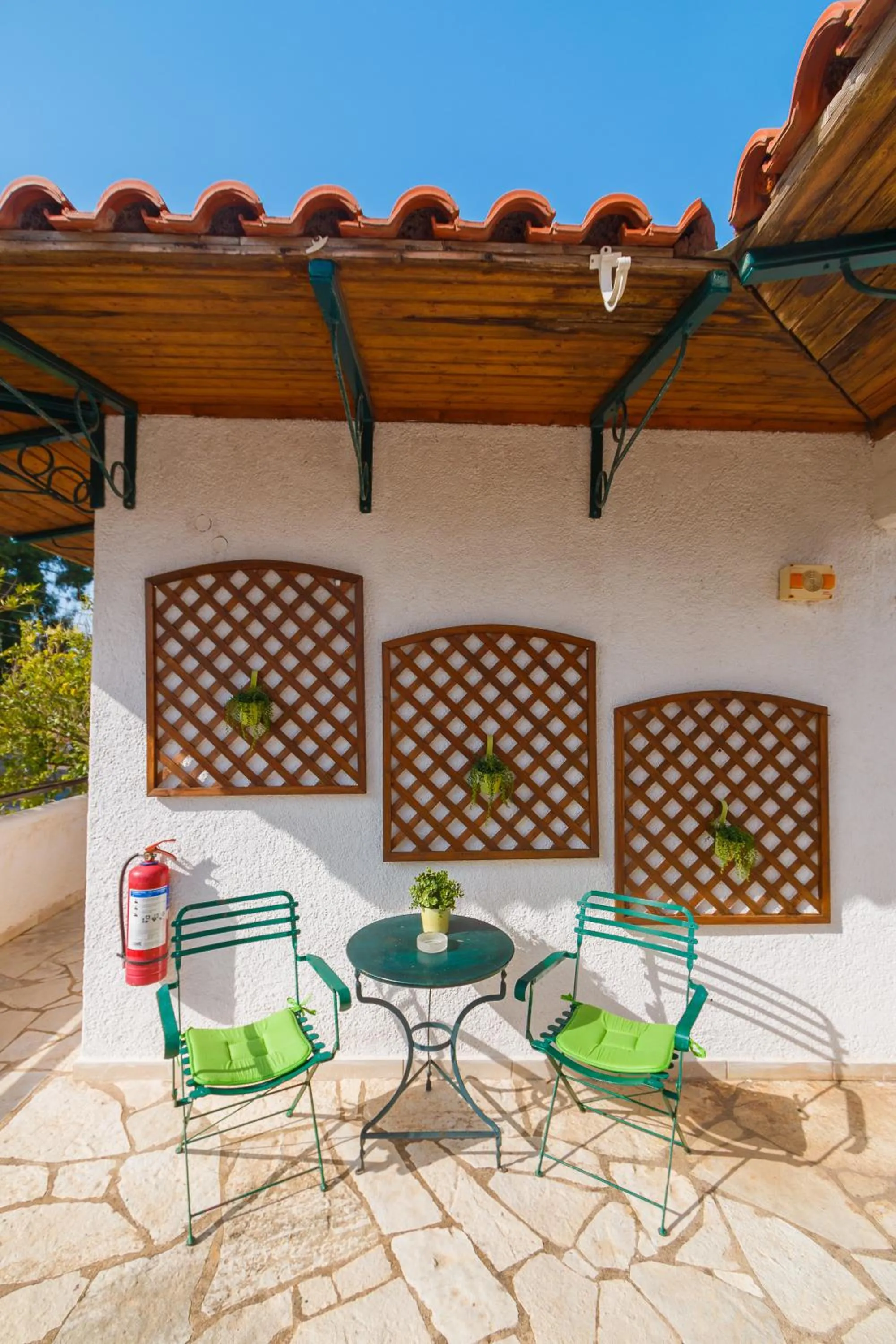 Patio in Grekis Beach Hotel and Apartments