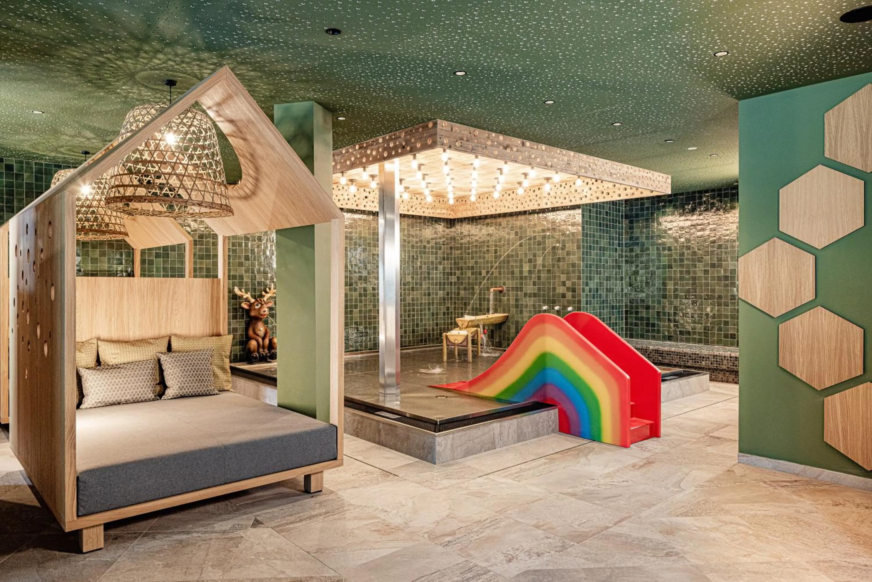 Swimming pool, Bed in Alpine Luxury SPA Resort Schwarzenstein