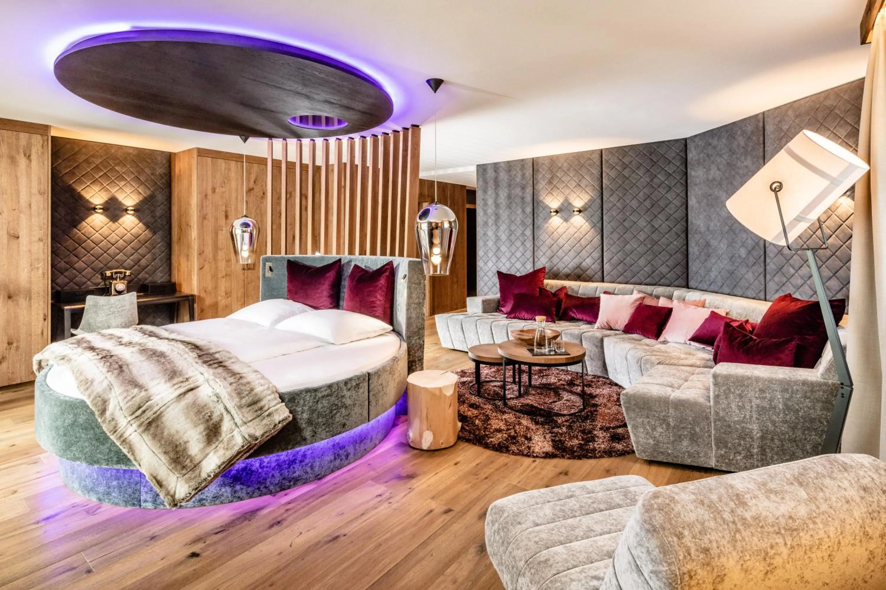 Photo of the whole room, Bed in Alpine Luxury SPA Resort Schwarzenstein