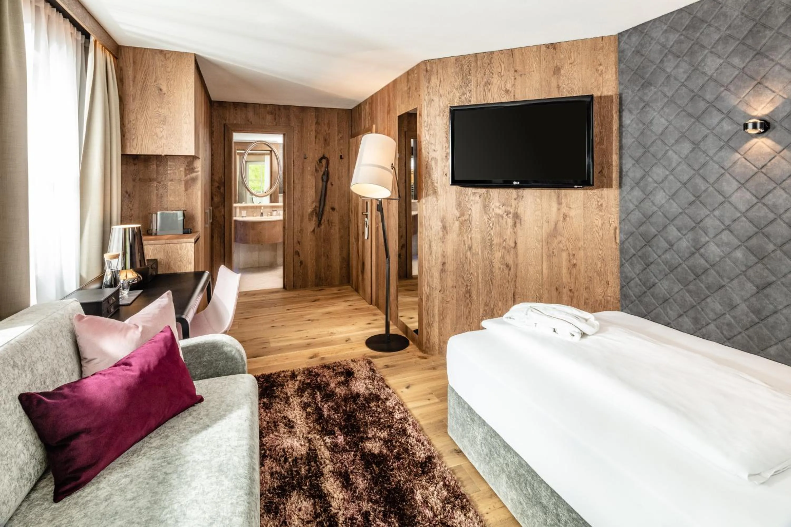 Photo of the whole room, Bed in Alpine Luxury SPA Resort Schwarzenstein