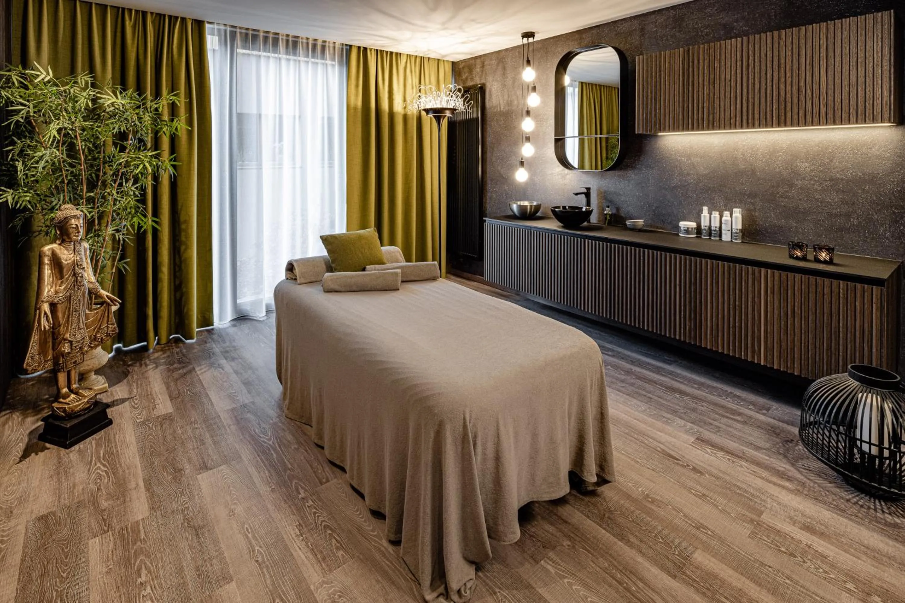 Spa and wellness centre/facilities, Bed in Alpine Luxury SPA Resort Schwarzenstein
