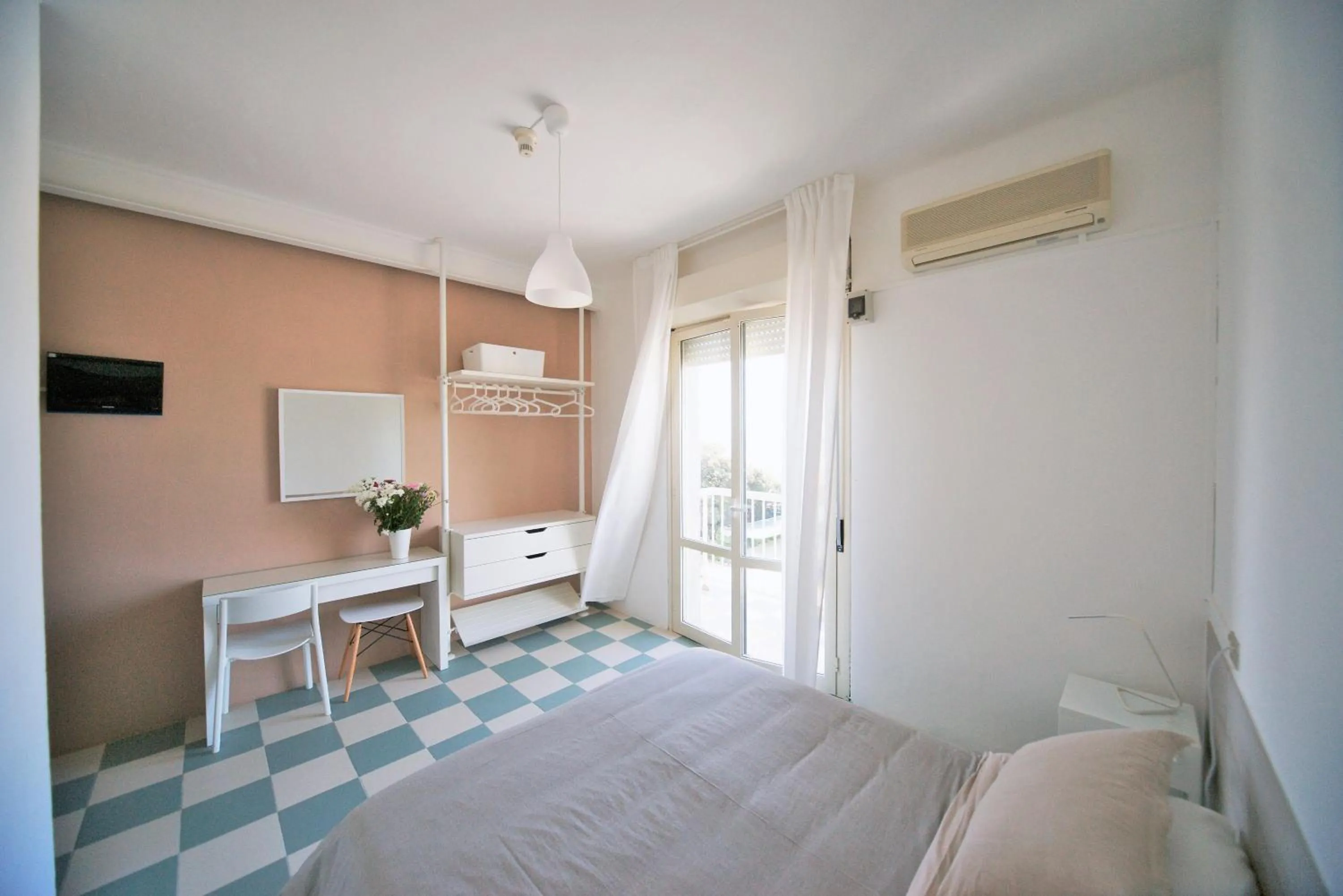 Photo of the whole room, Bed in Hotel Happy