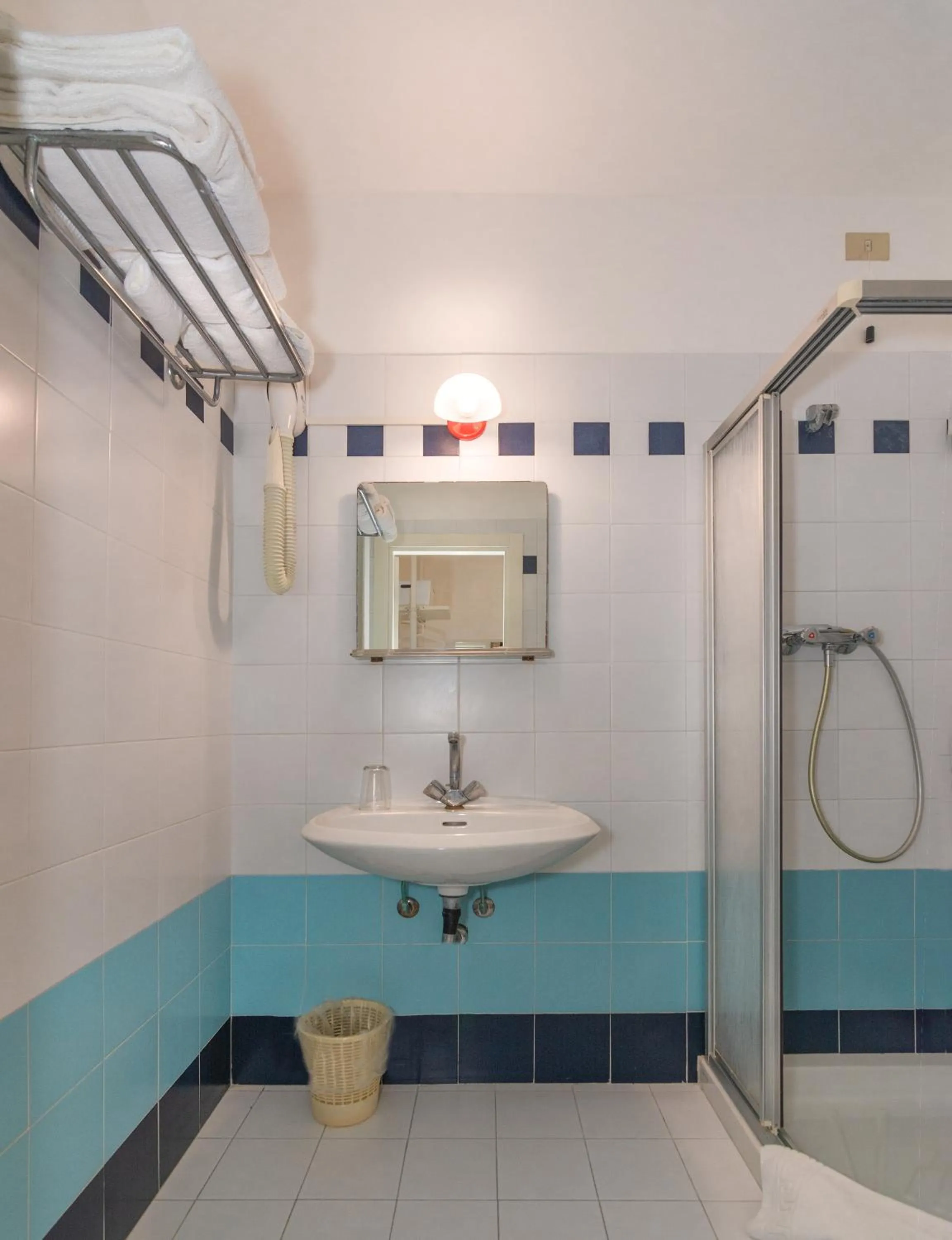 Shower in Hotel Happy