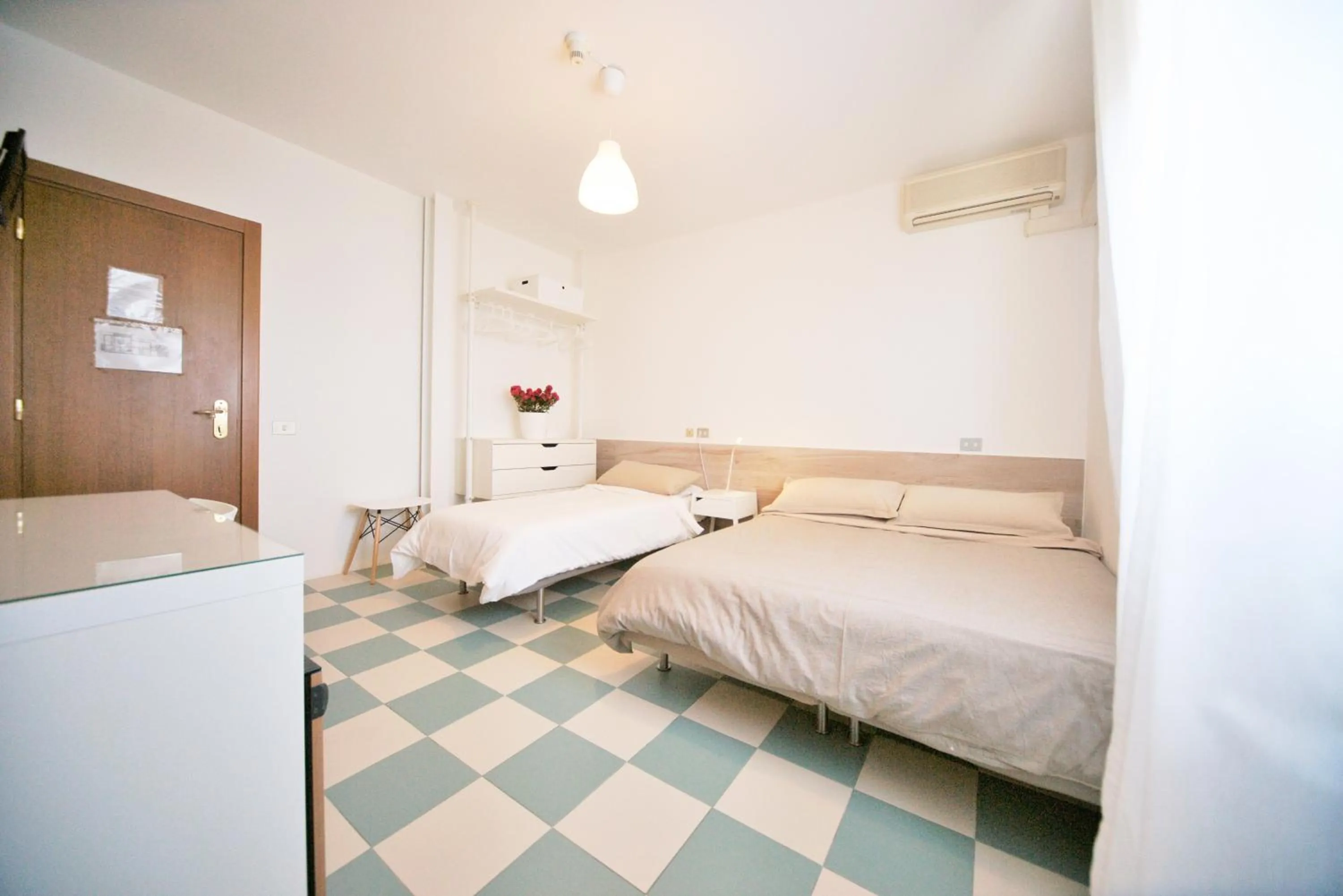 Photo of the whole room, Bed in Hotel Happy