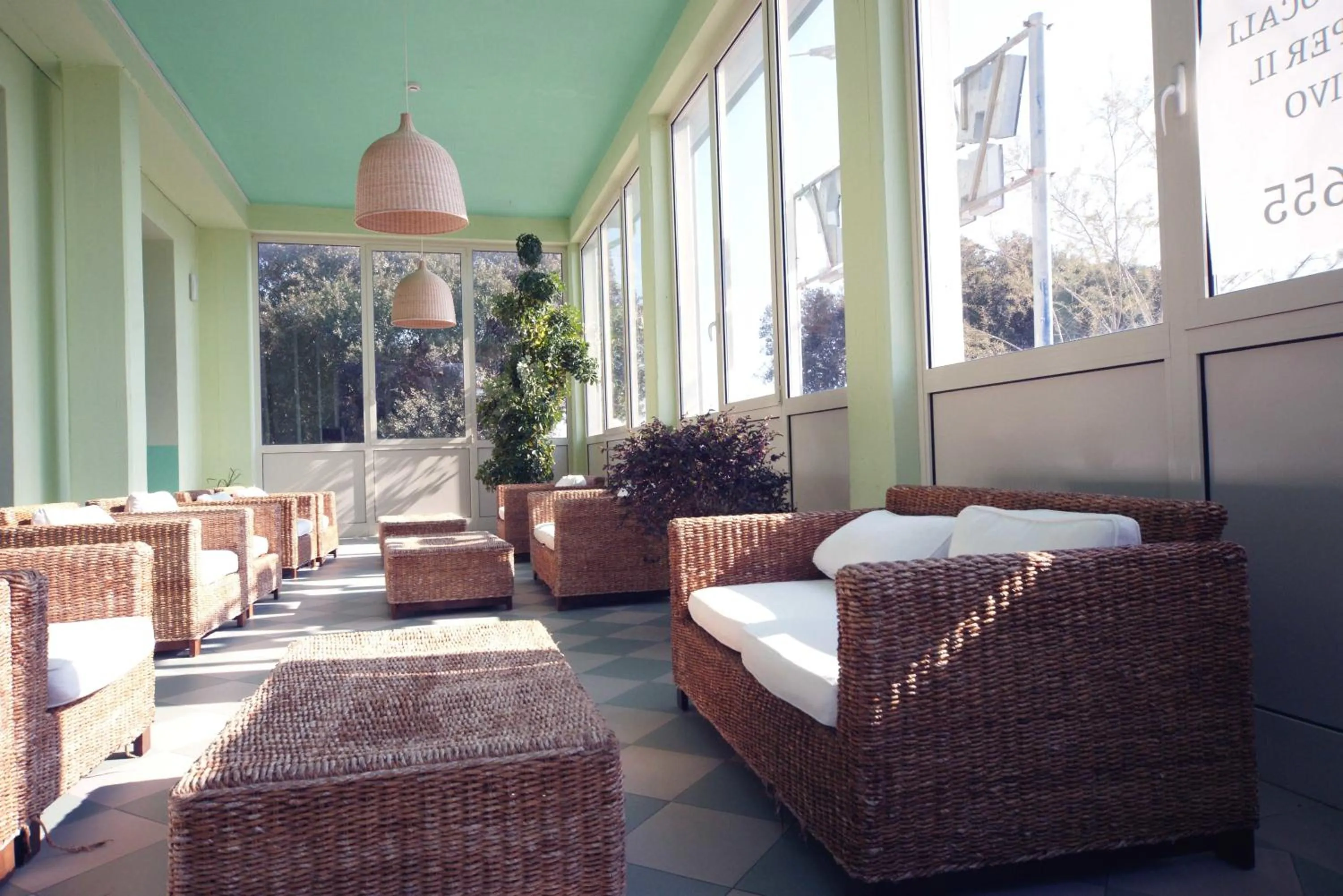 Communal lounge/ TV room in Hotel Happy