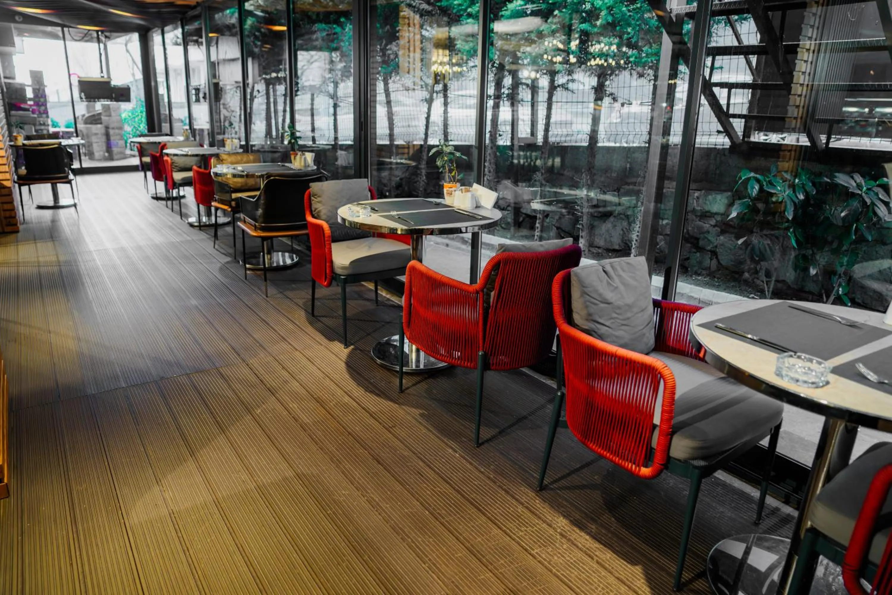 Restaurant/places to eat in Vespia Hotel