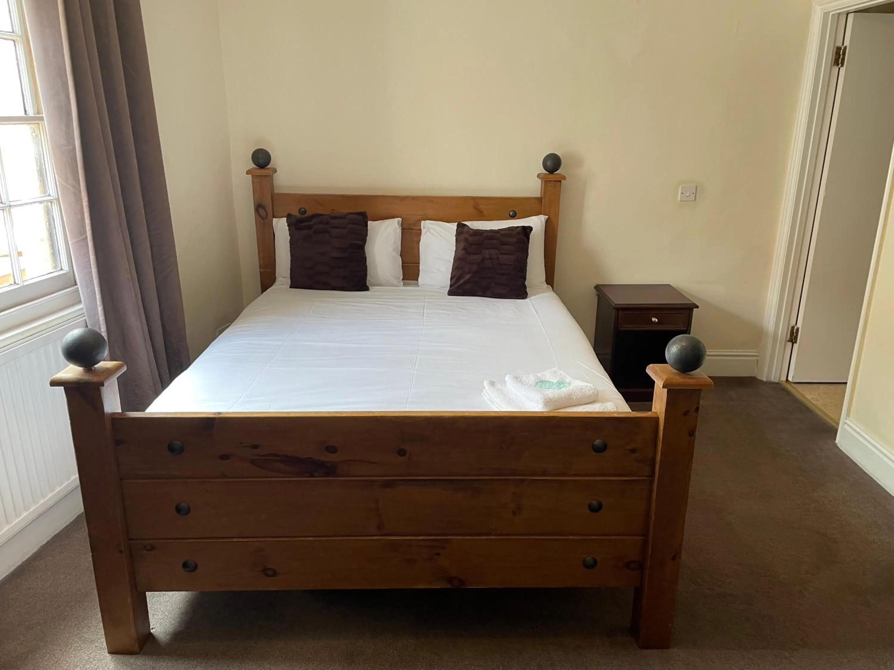 Bed in Rose and Crown Hotel