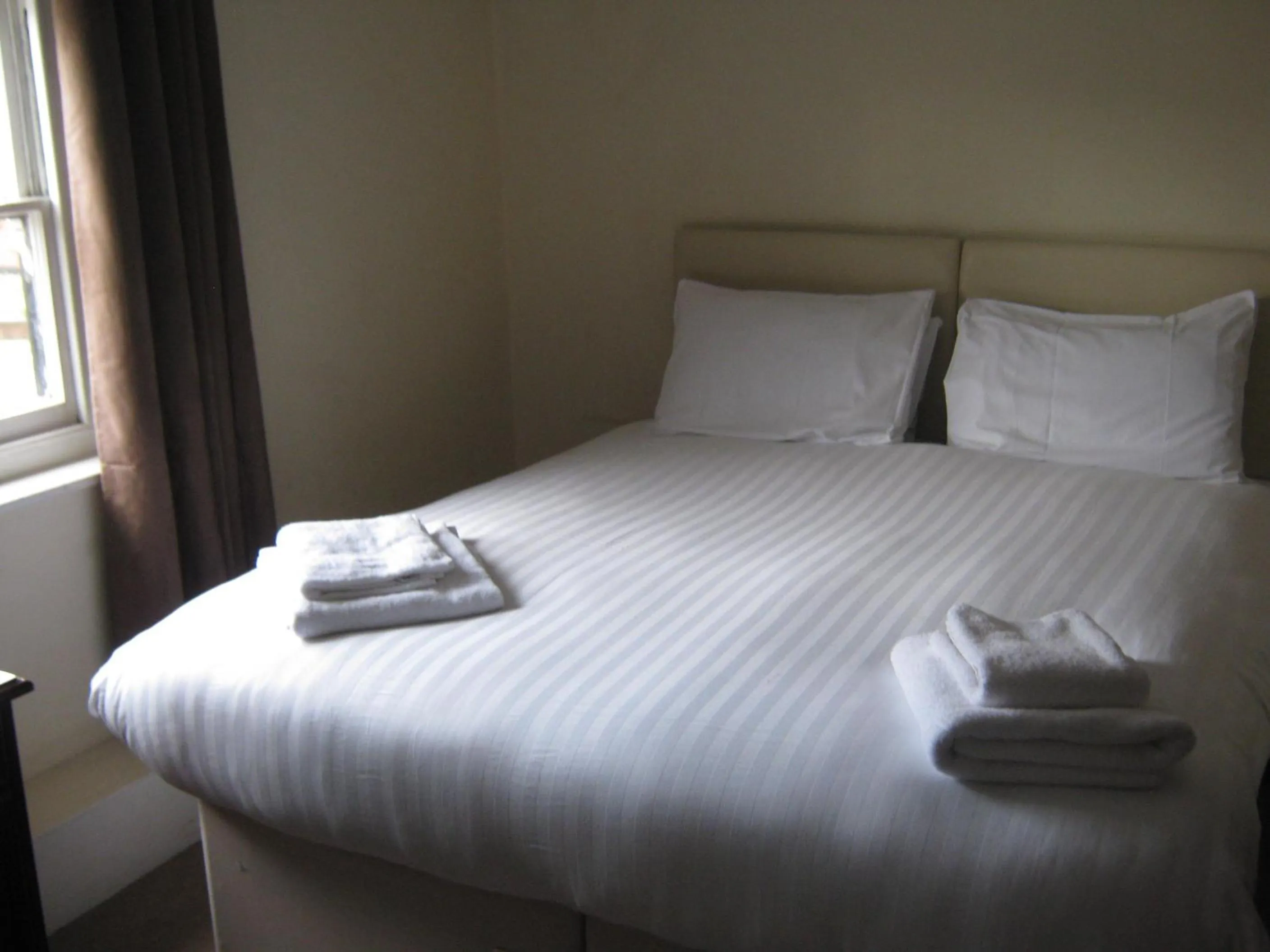 Bed in Rose and Crown Hotel