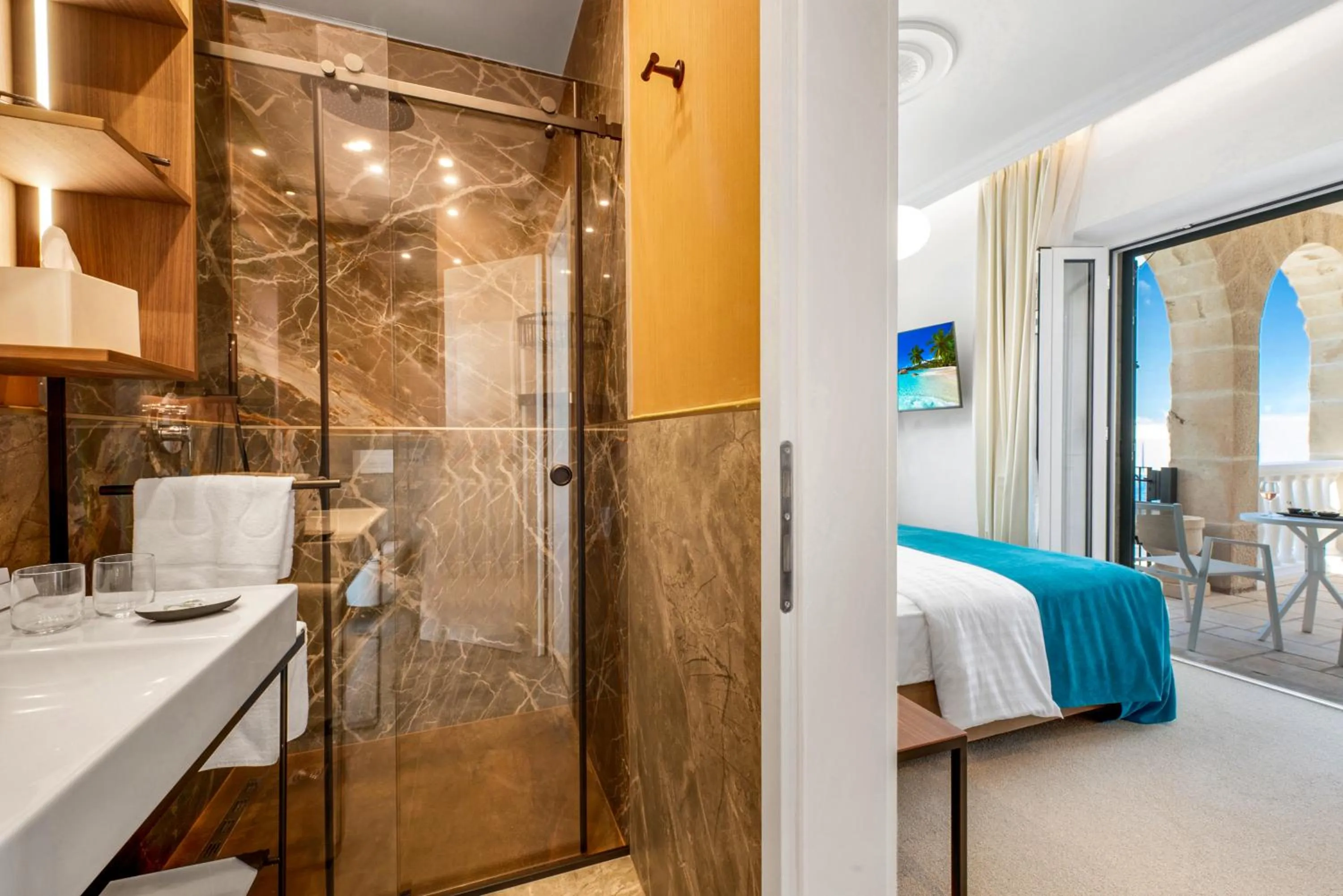 Shower in Villa Orabelle