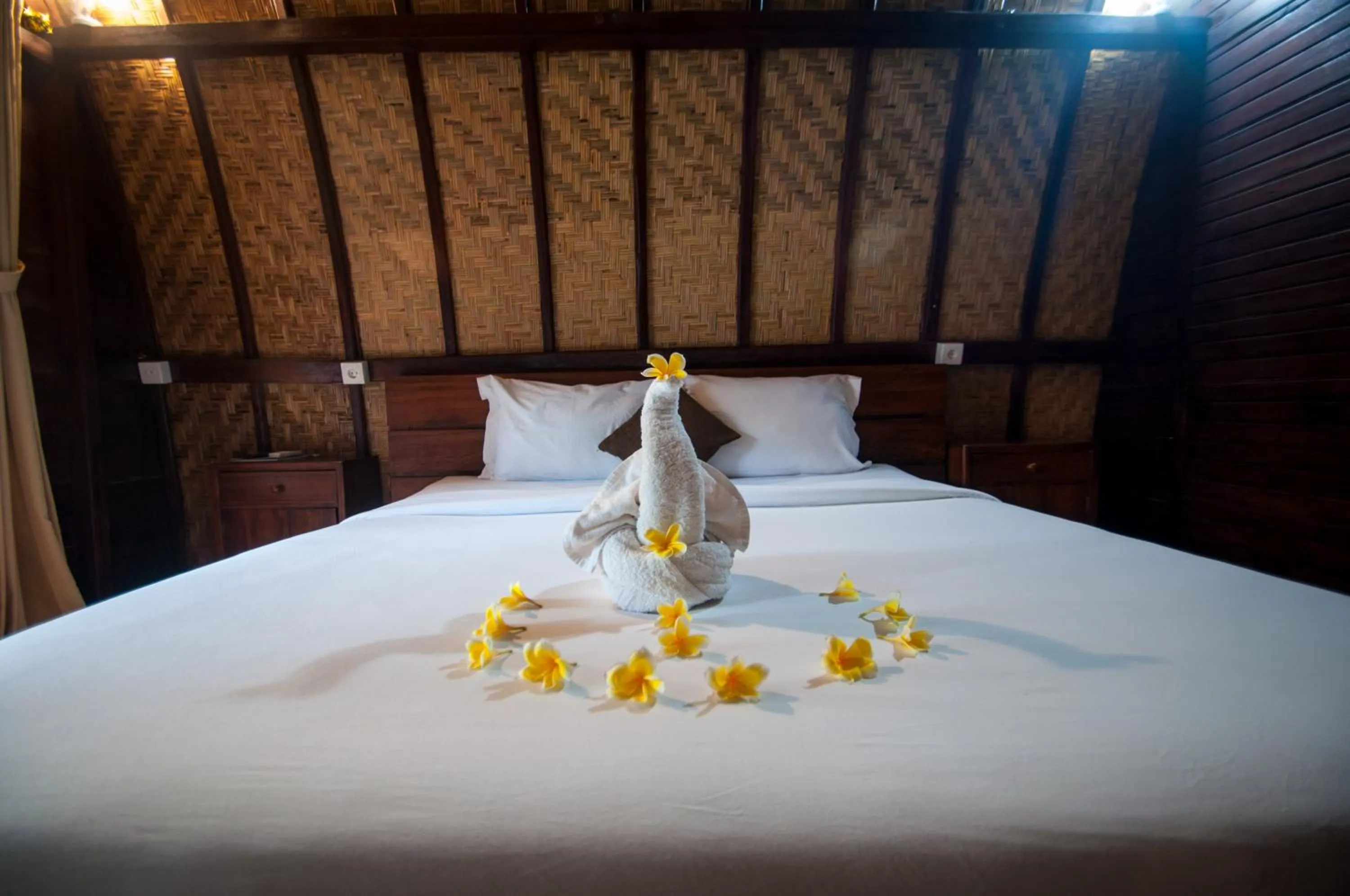 Bedroom, Bed in Jona Bungalow