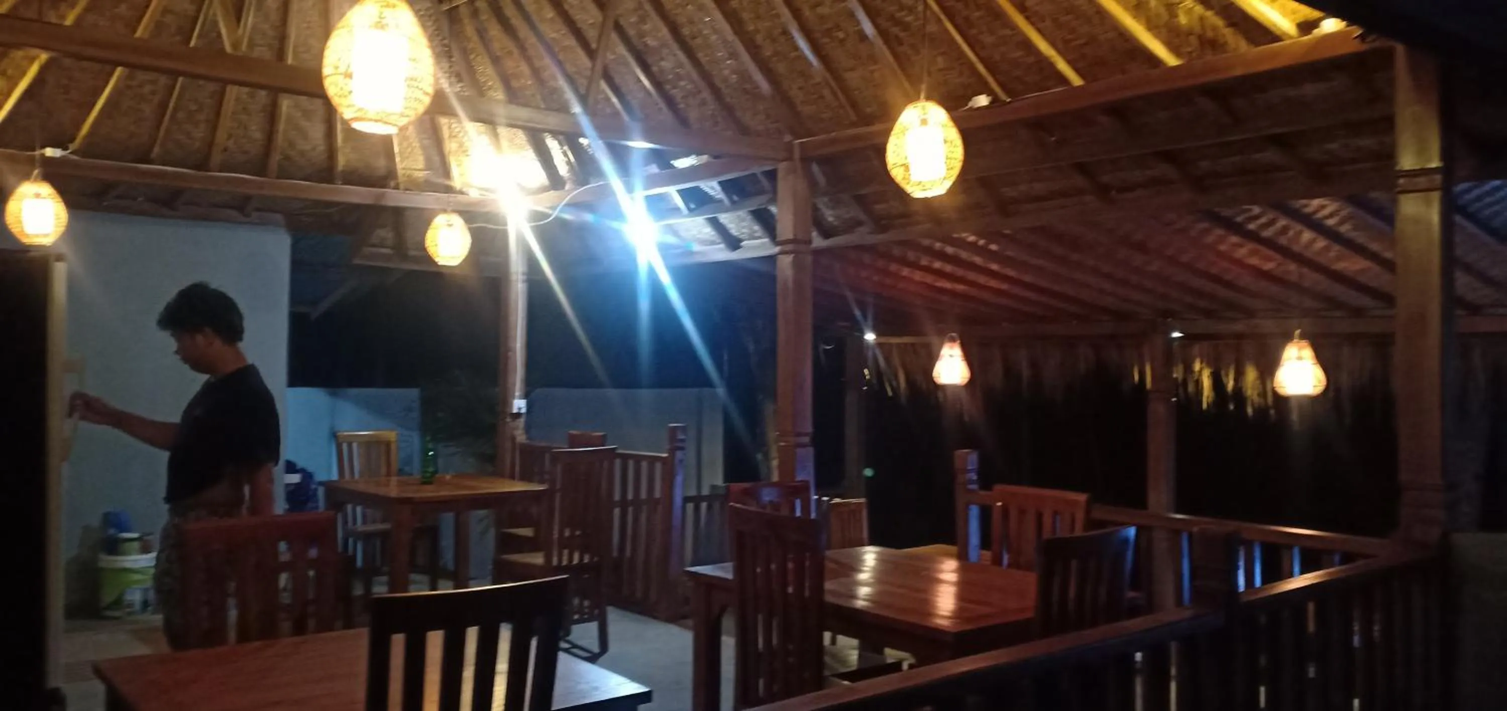 Dining area in Jona Bungalow