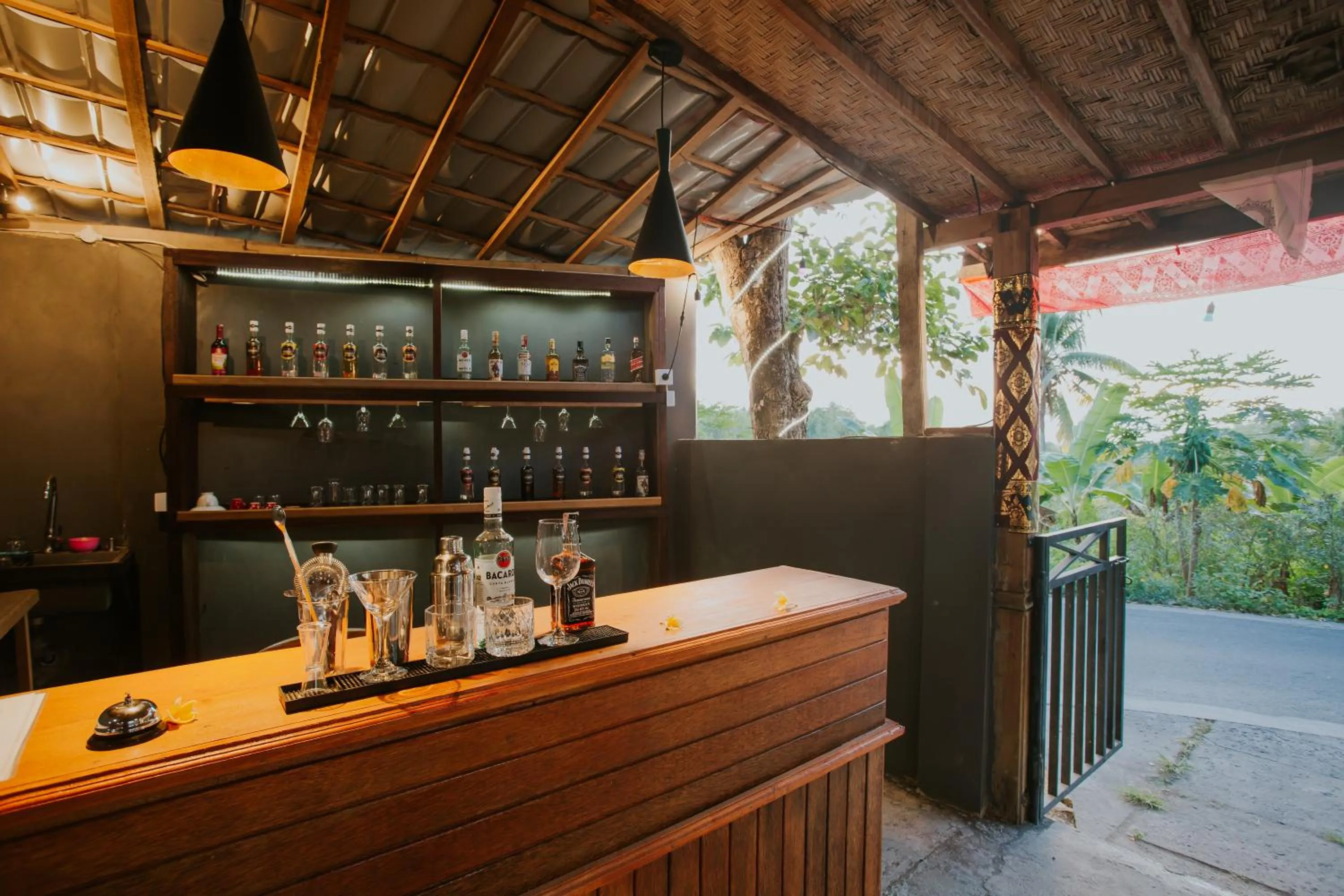 Restaurant/places to eat in Jona Bungalow