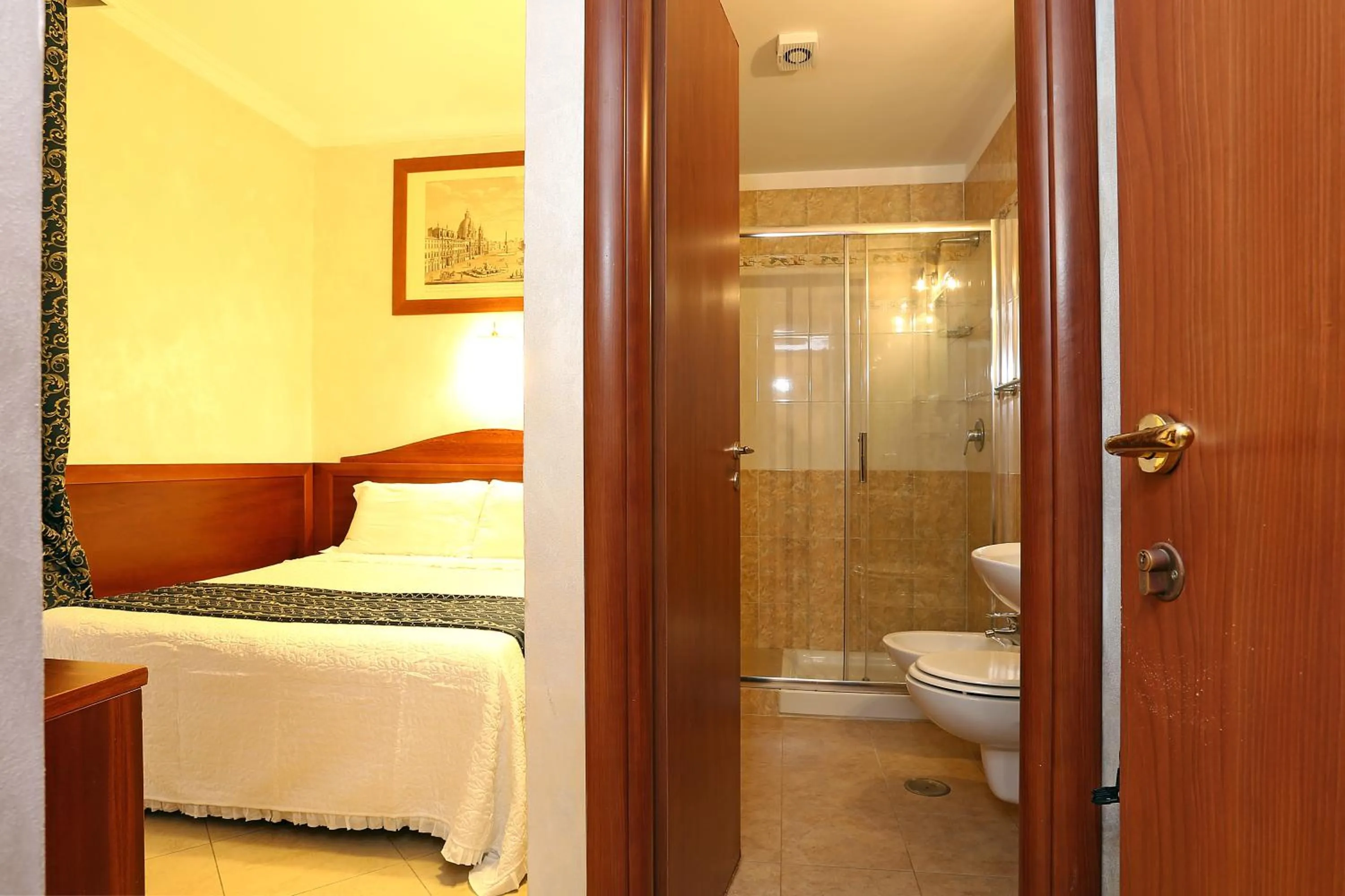 Photo of the whole room in Adorasuite B&B