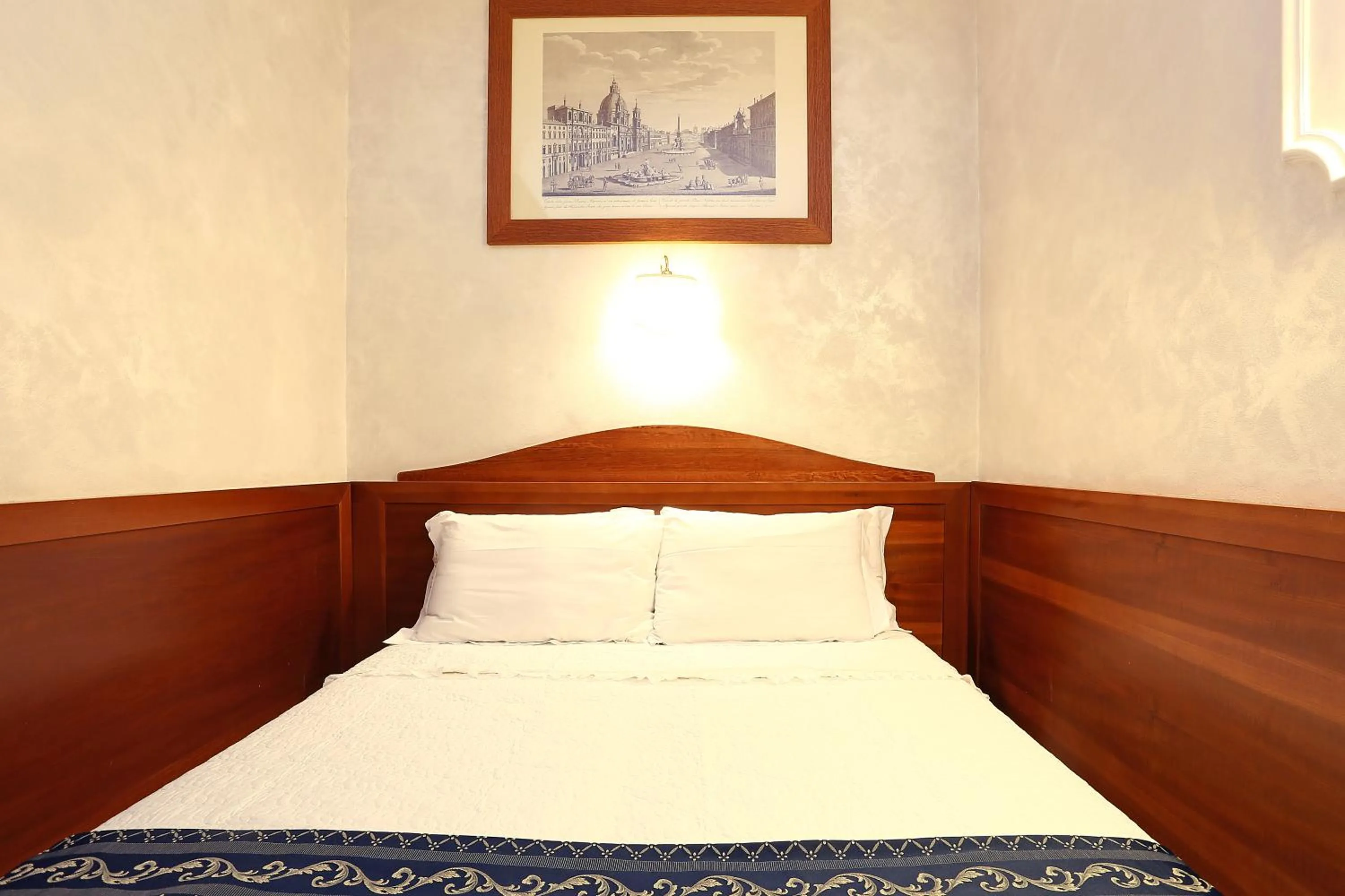 Decorative detail, Bed in Adorasuite B&B