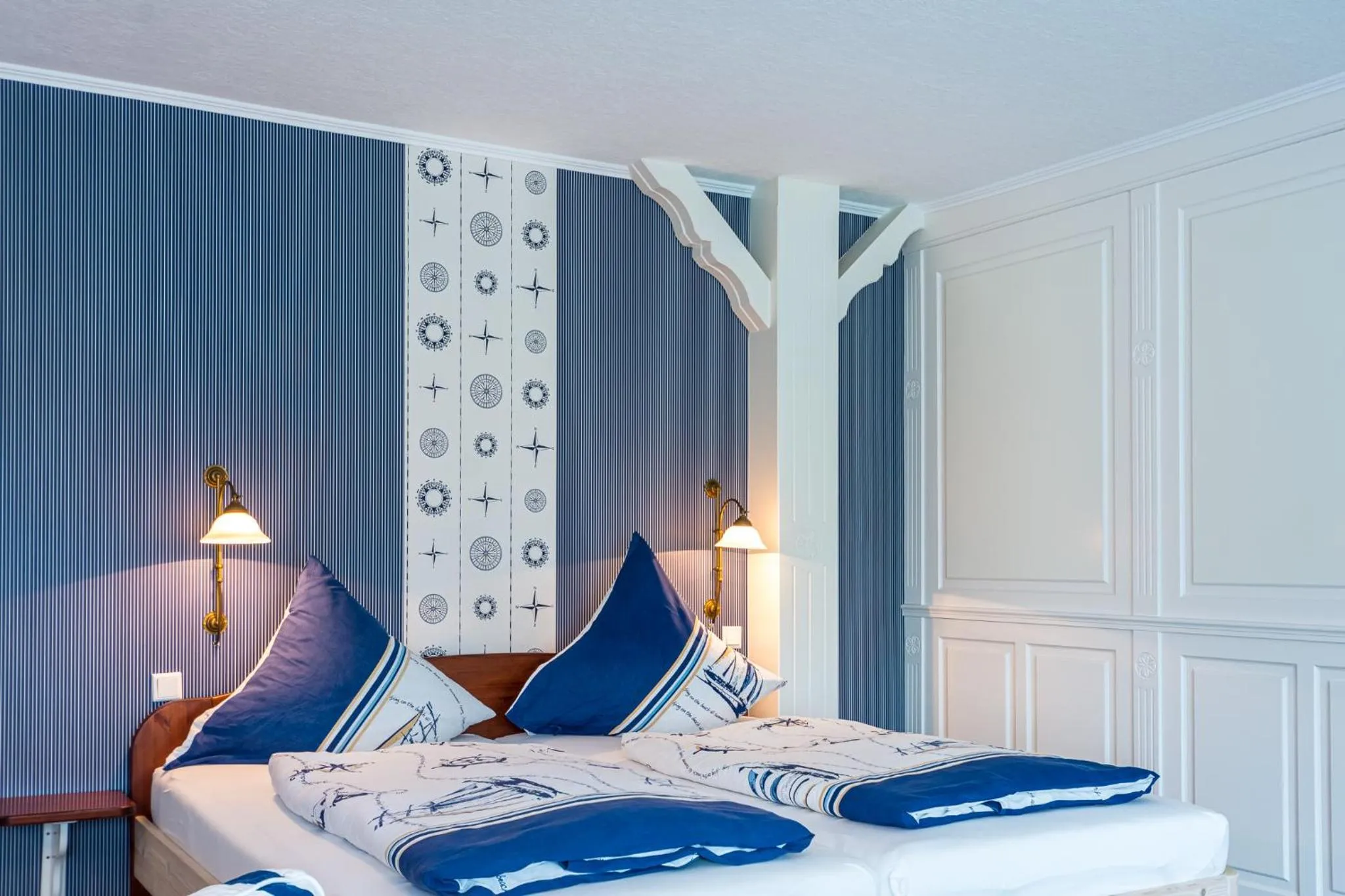 Photo of the whole room, Bed in Inselhotel Arfsten