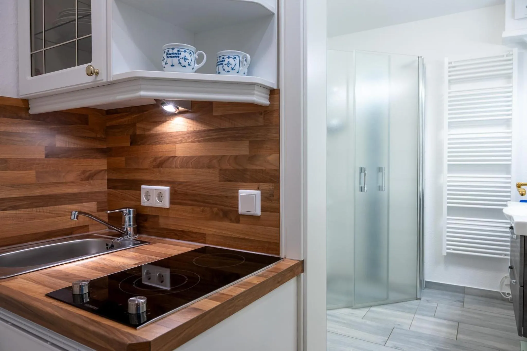 Kitchen or kitchenette in Inselhotel Arfsten