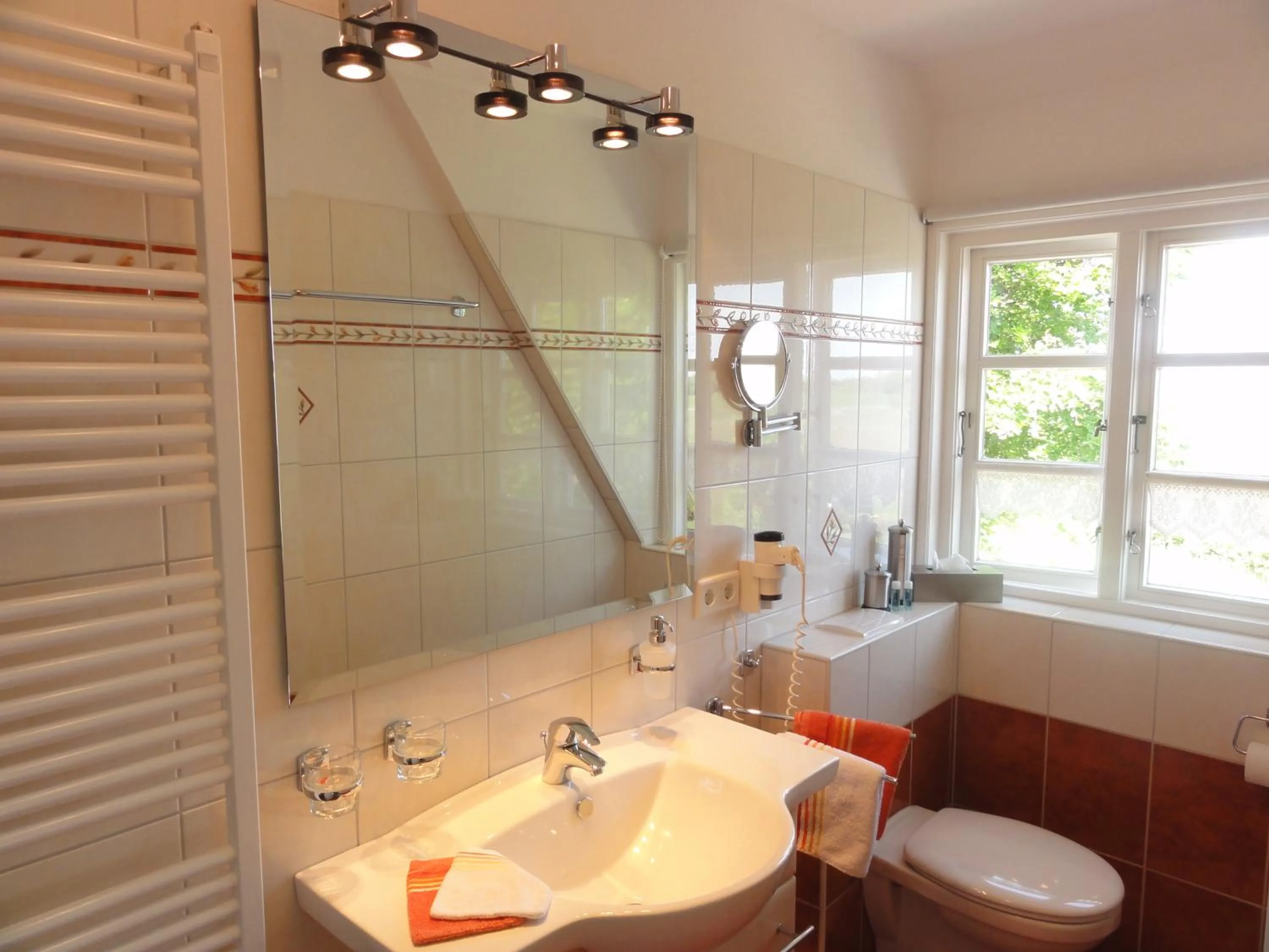 Bathroom in Inselhotel Arfsten