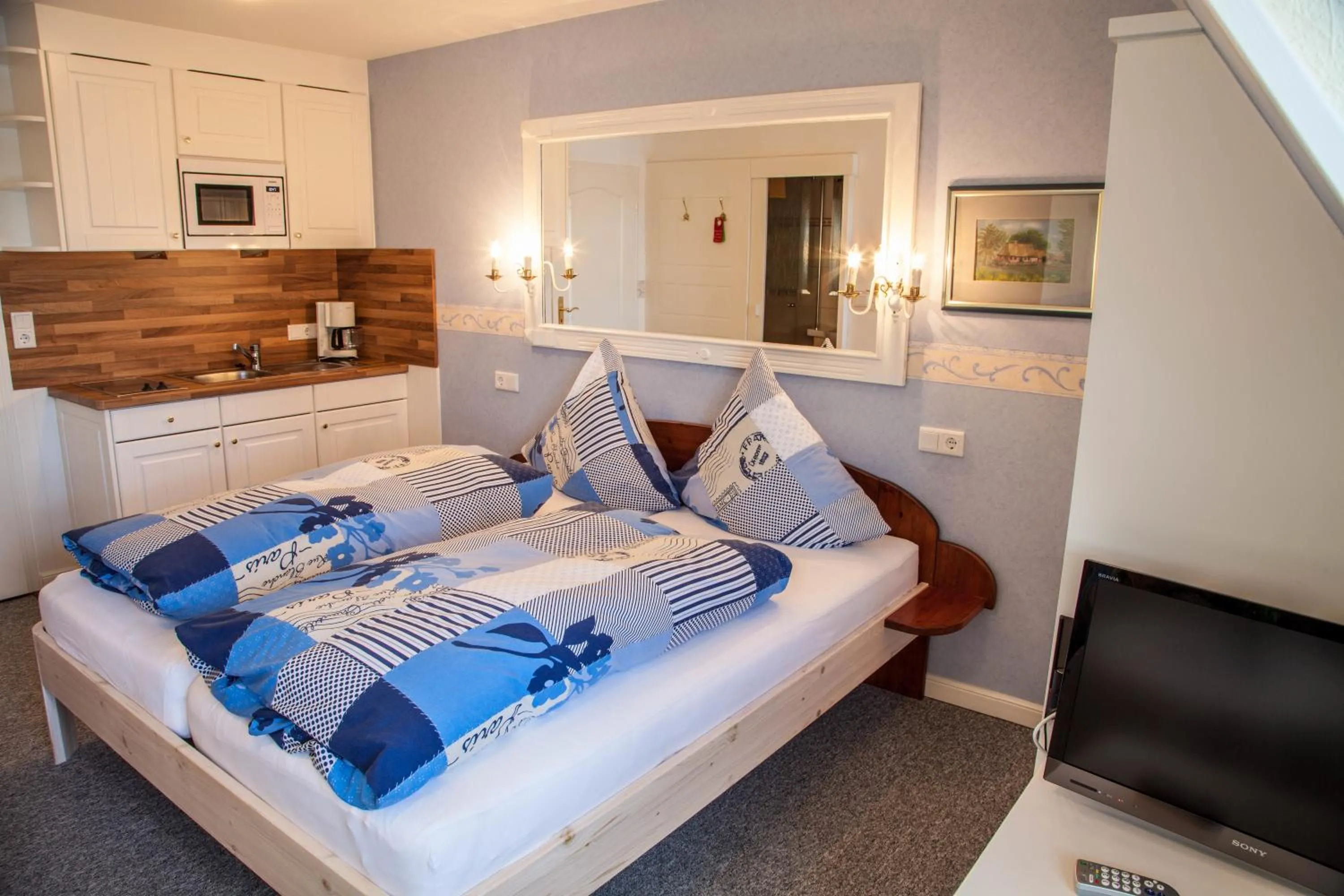 Photo of the whole room, Bed in Inselhotel Arfsten