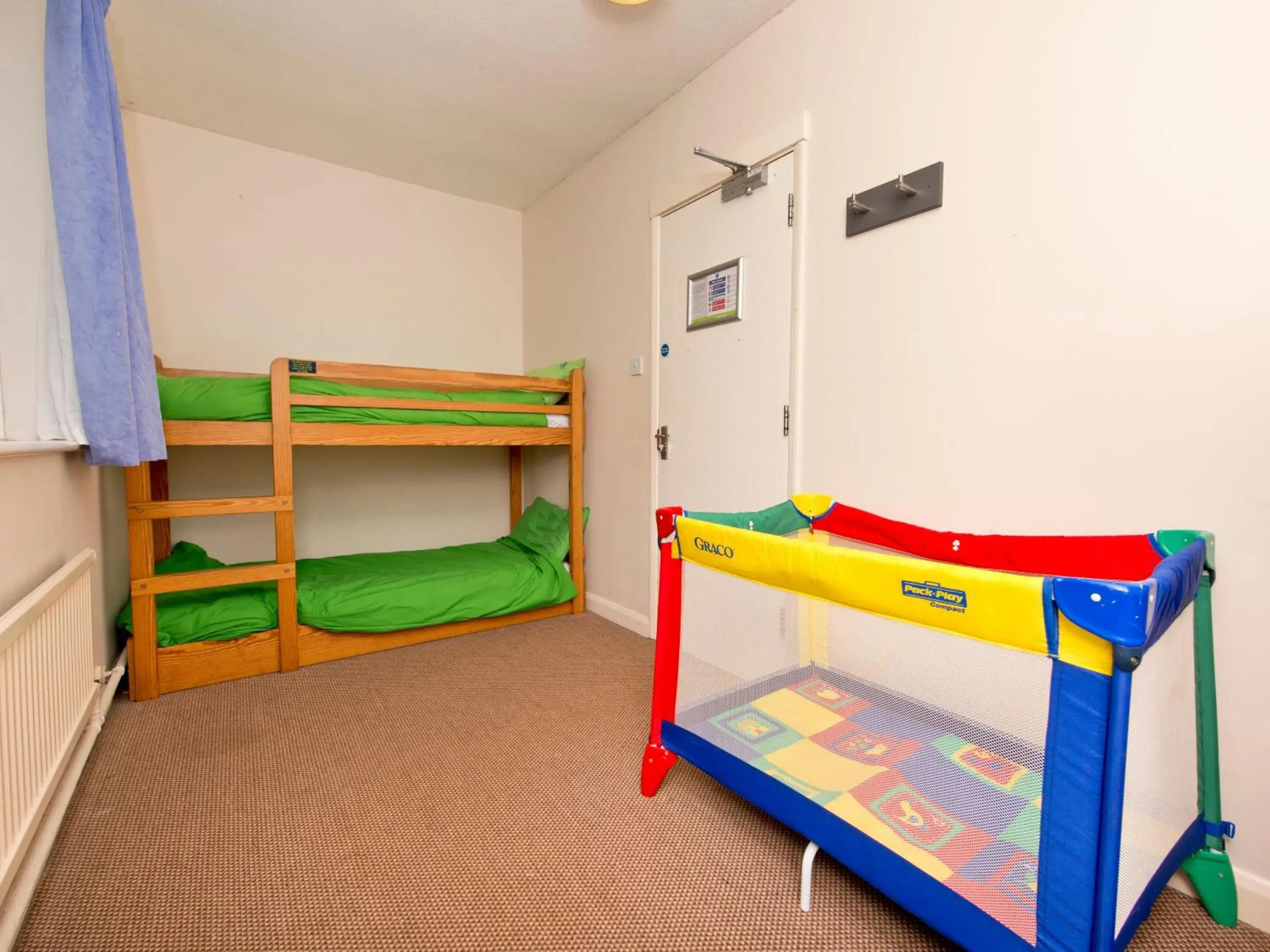 Family Room with Shared Bathroom in YHA Truleigh Hill Family Room with Shared Bathroom in YHA Truleigh Hill