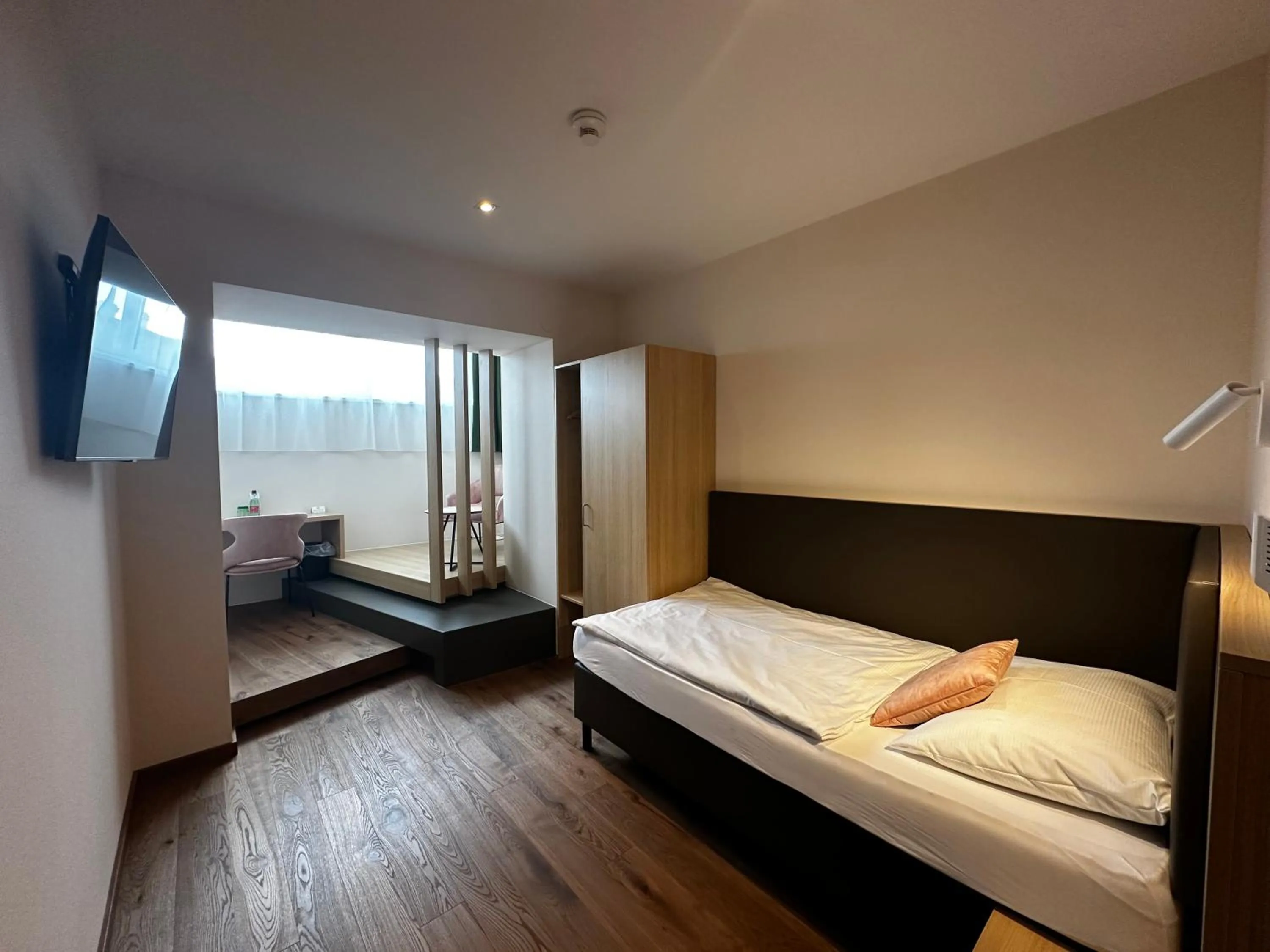 Bedroom, Bed in Hotel & Restaurant Graf