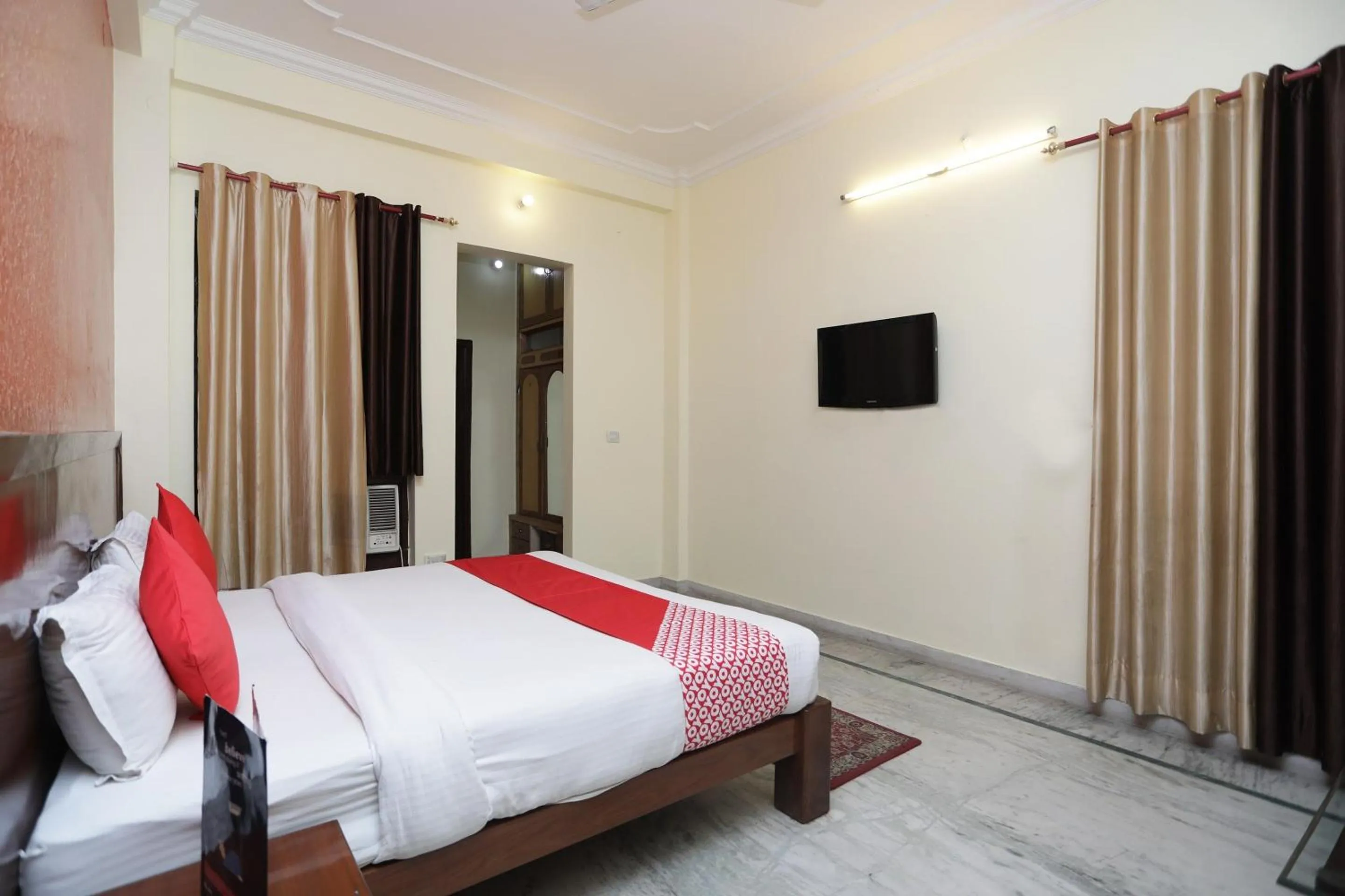 Bedroom, Bed in Super Hotel O Shikhar Paradise