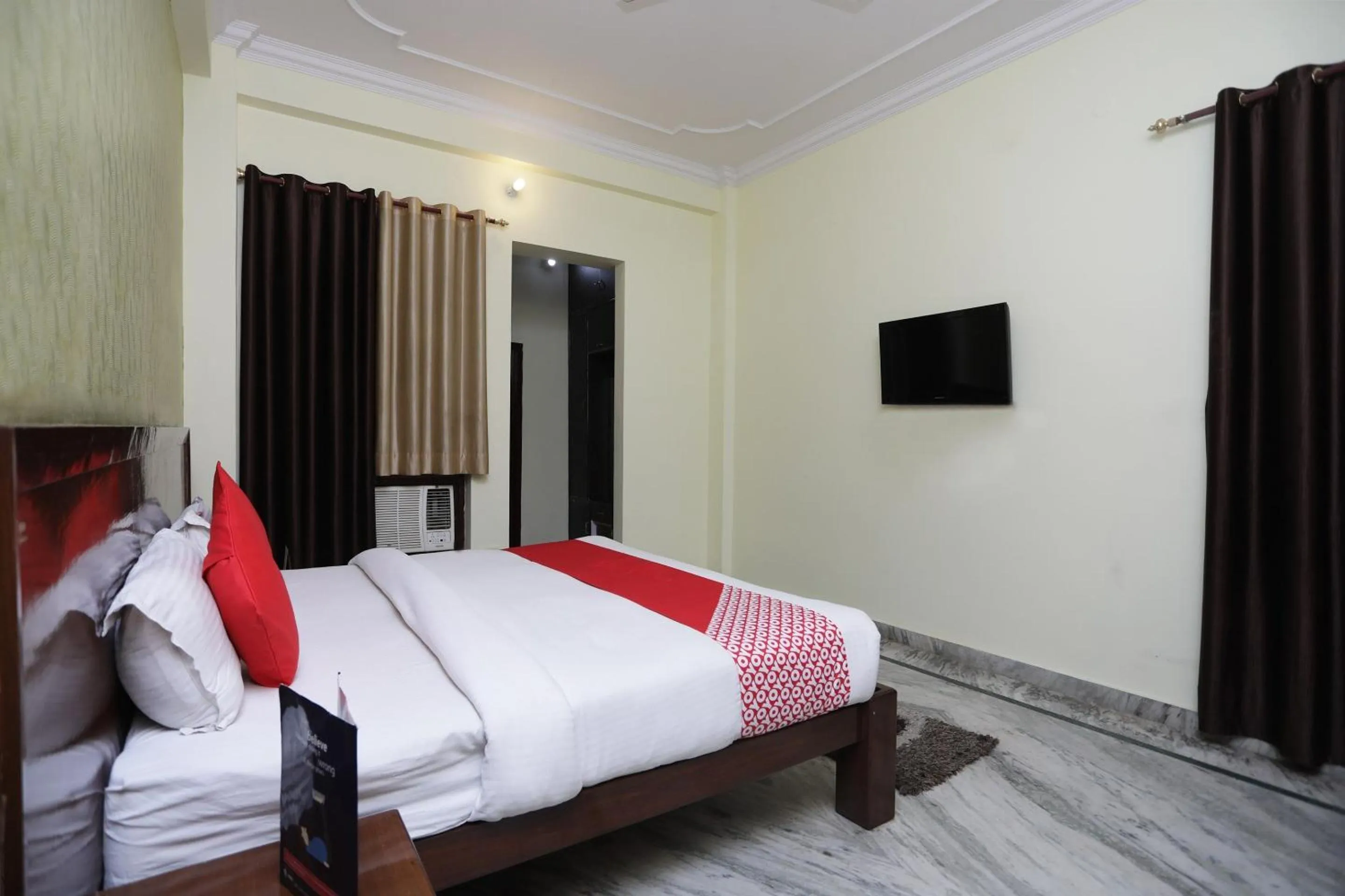 Bedroom, Bed in Super Hotel O Shikhar Paradise