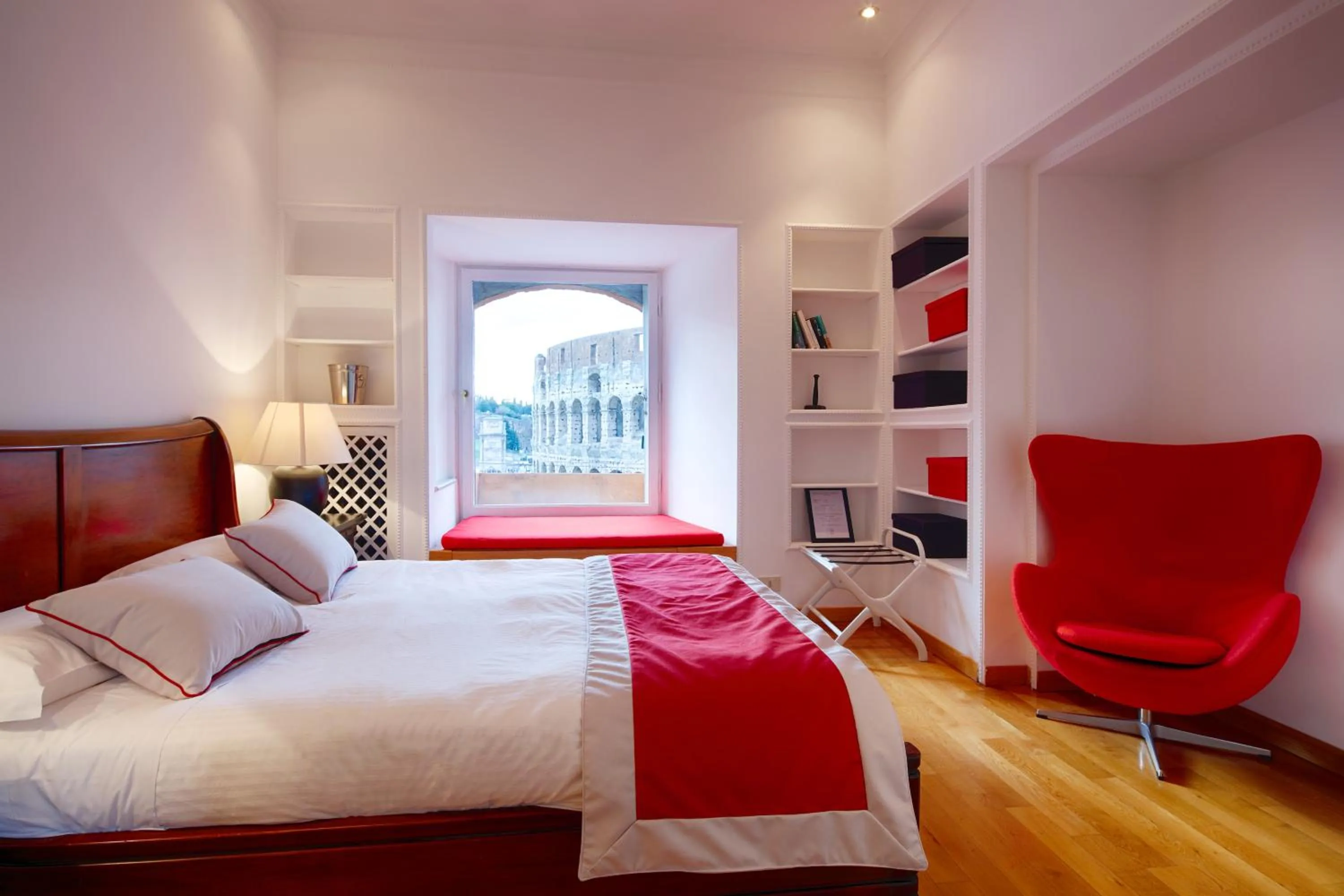 Photo of the whole room, Bed in HT N°9 Colosseo