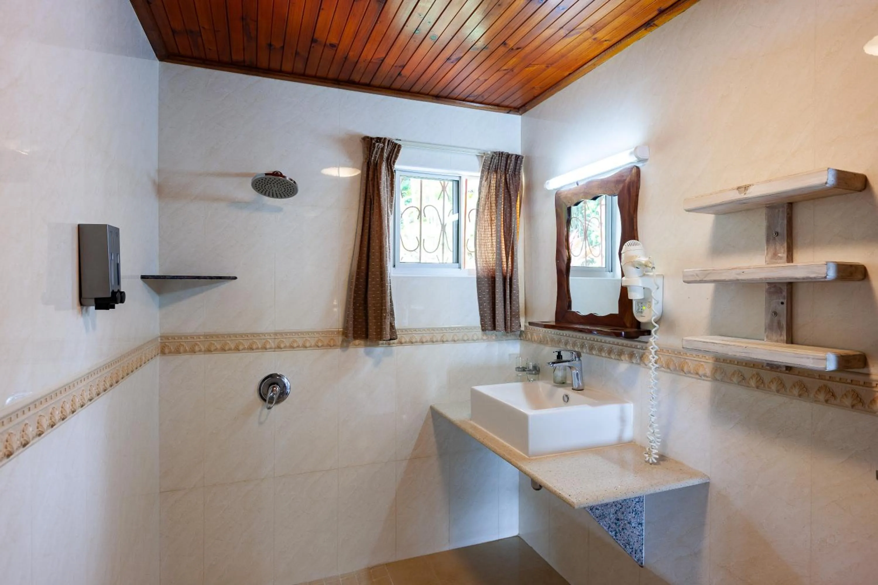 Bathroom in Colibri Hotel