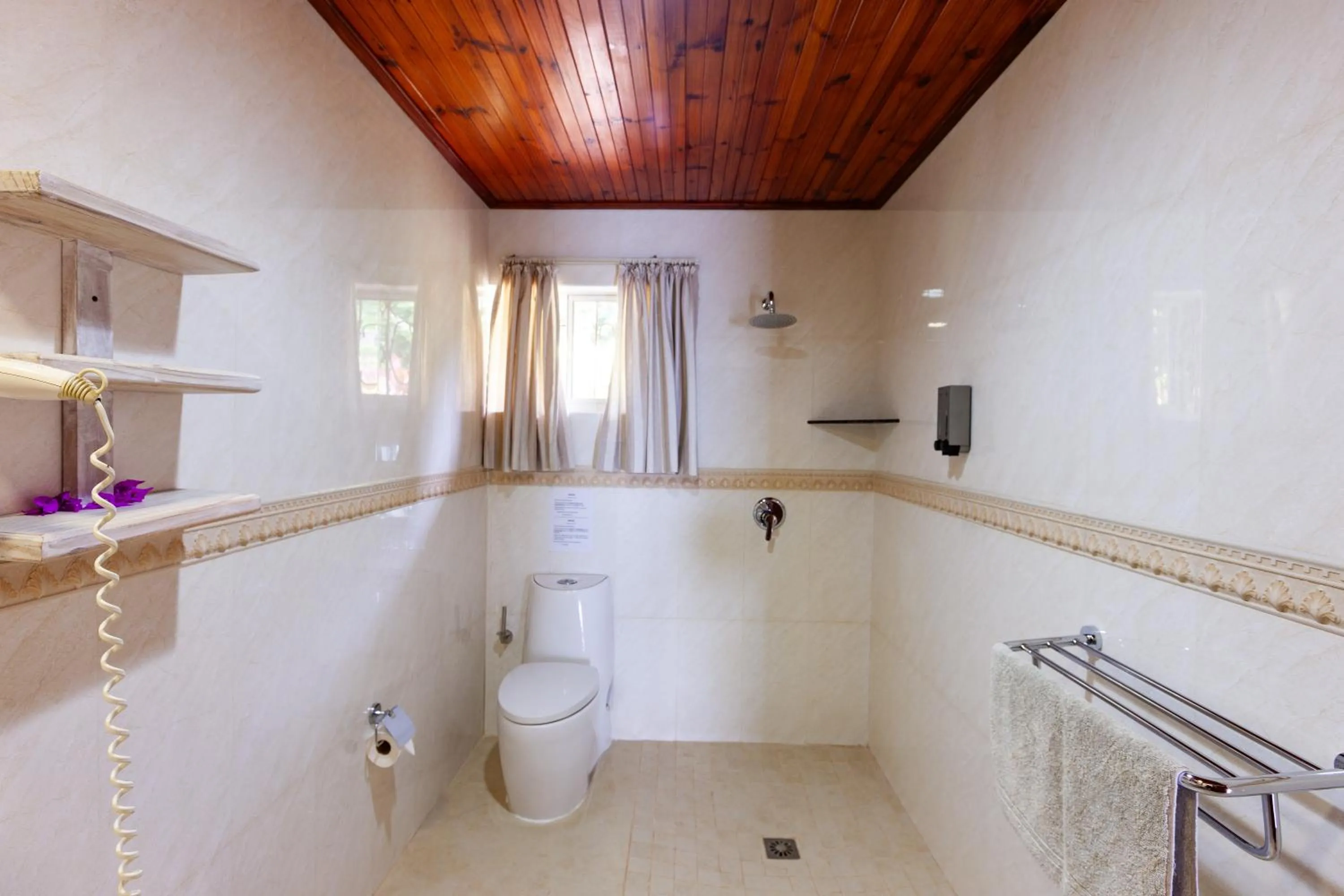 Bathroom in Colibri Hotel