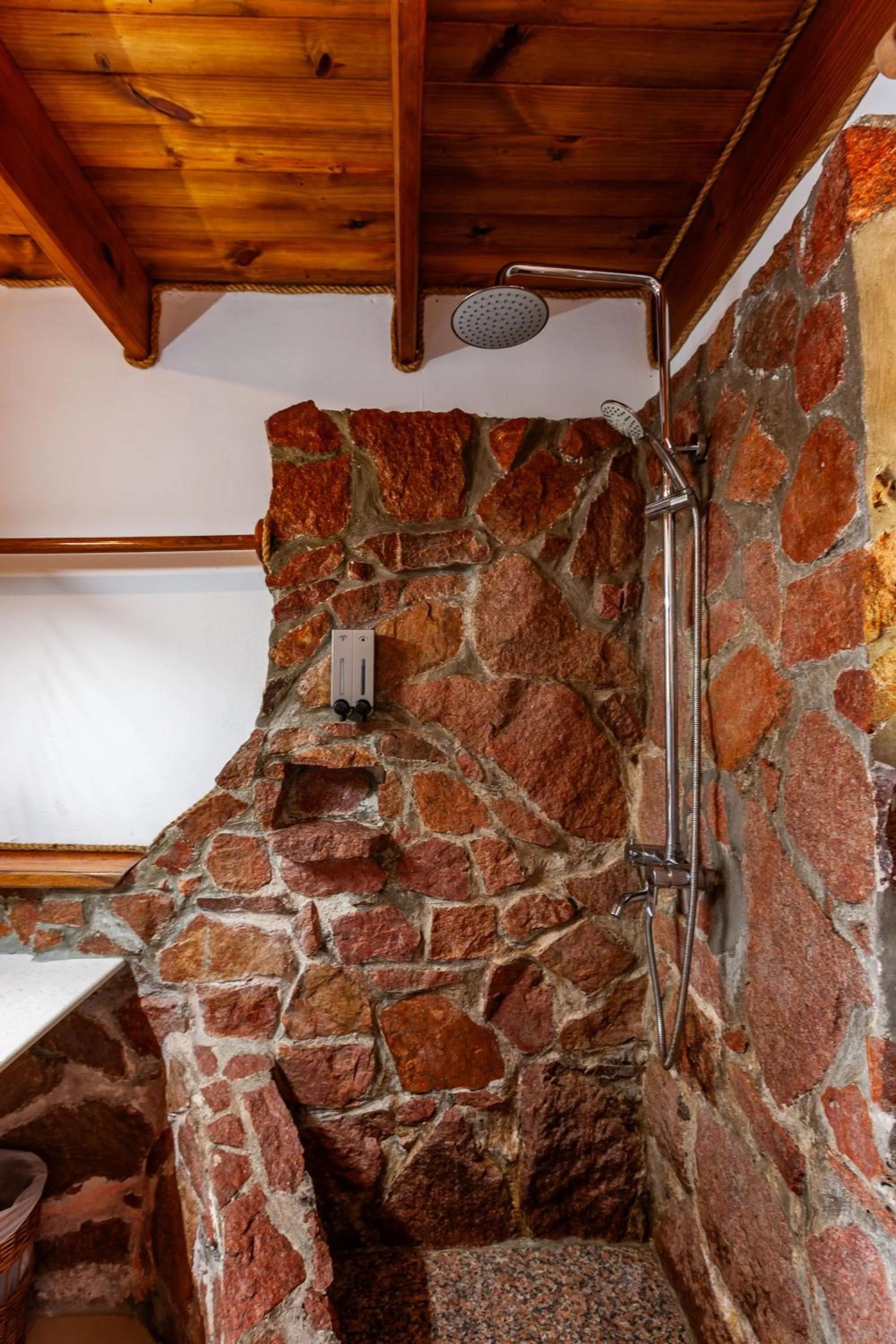 Shower in Colibri Hotel