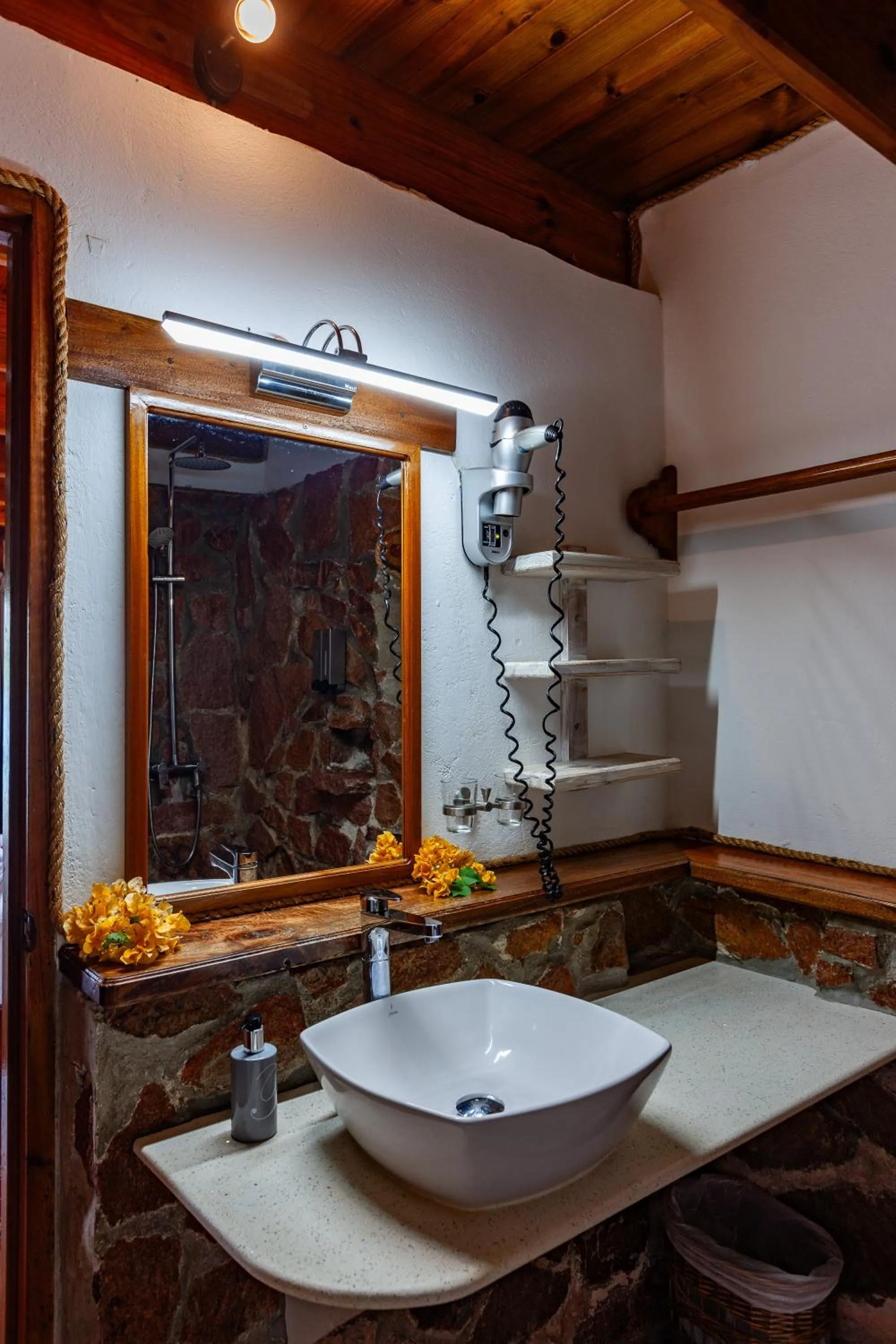 Bathroom in Colibri Hotel