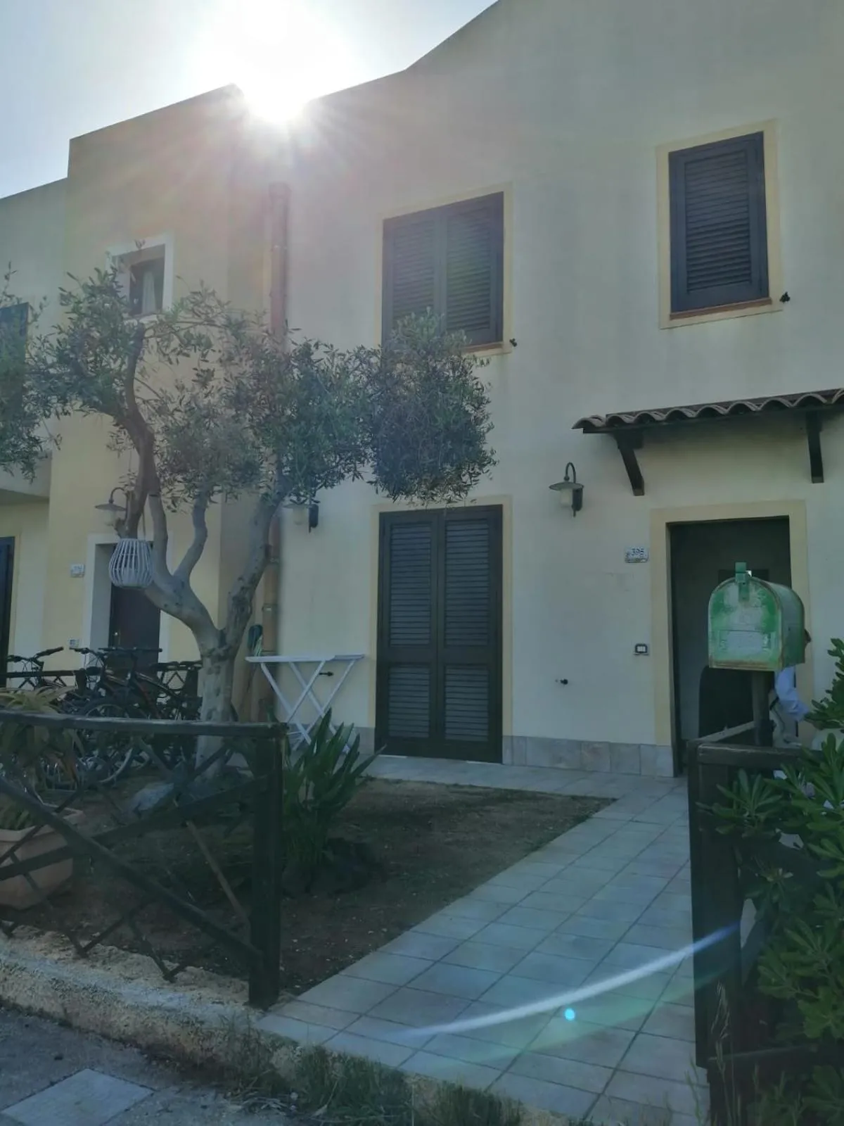 Facade/entrance in Torre Sances House
