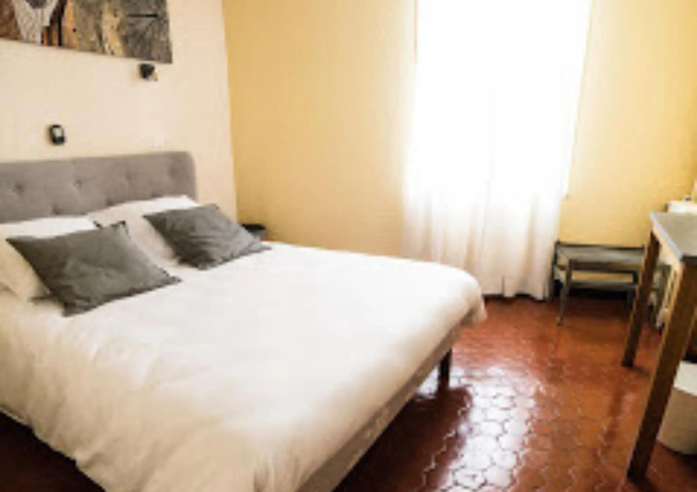 Bed in Logis hôtel restaurant de Provence