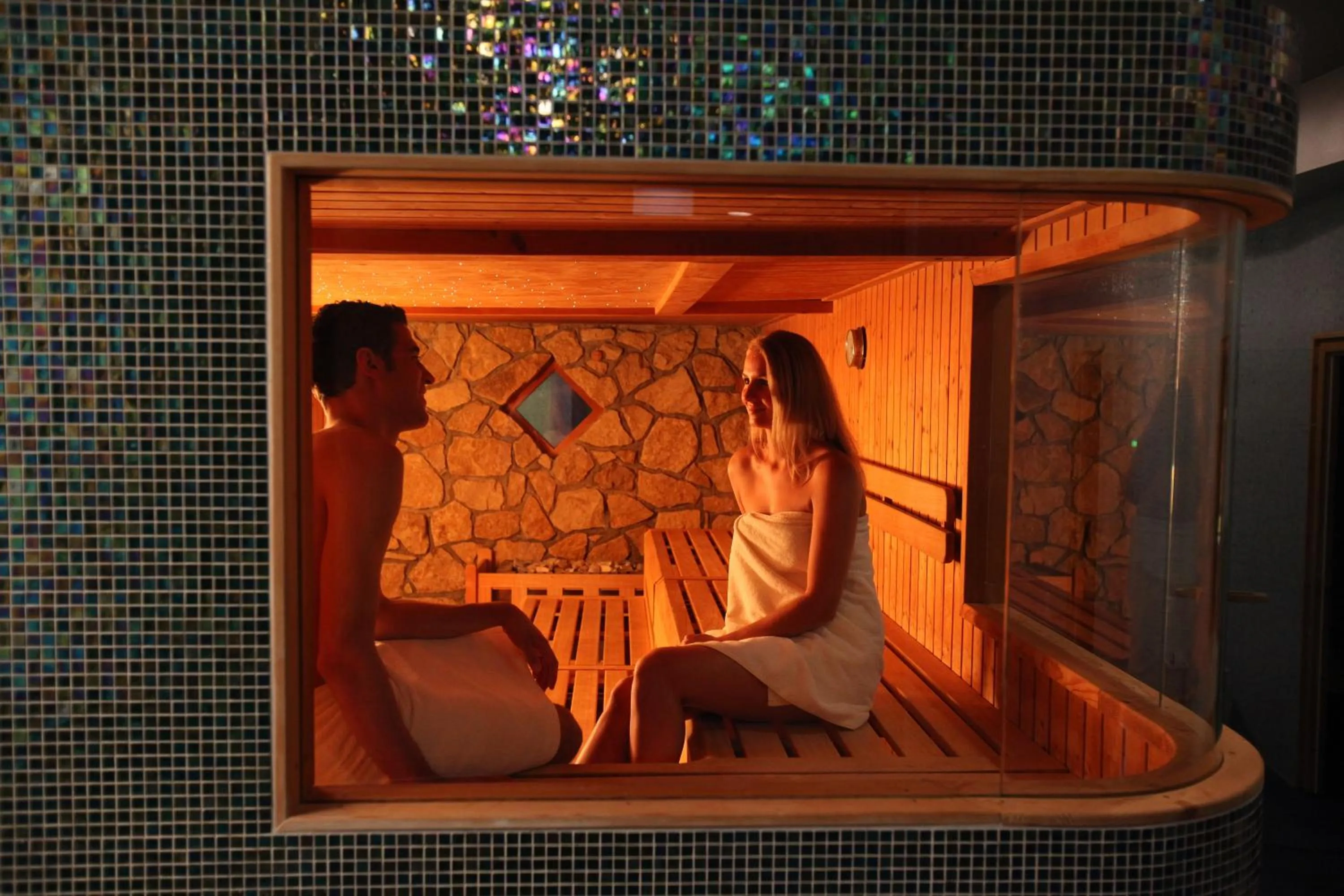 People in 4-Sterne Superior Erlebnishotel Bell Rock, Europa-Park Erlebnis-Resort