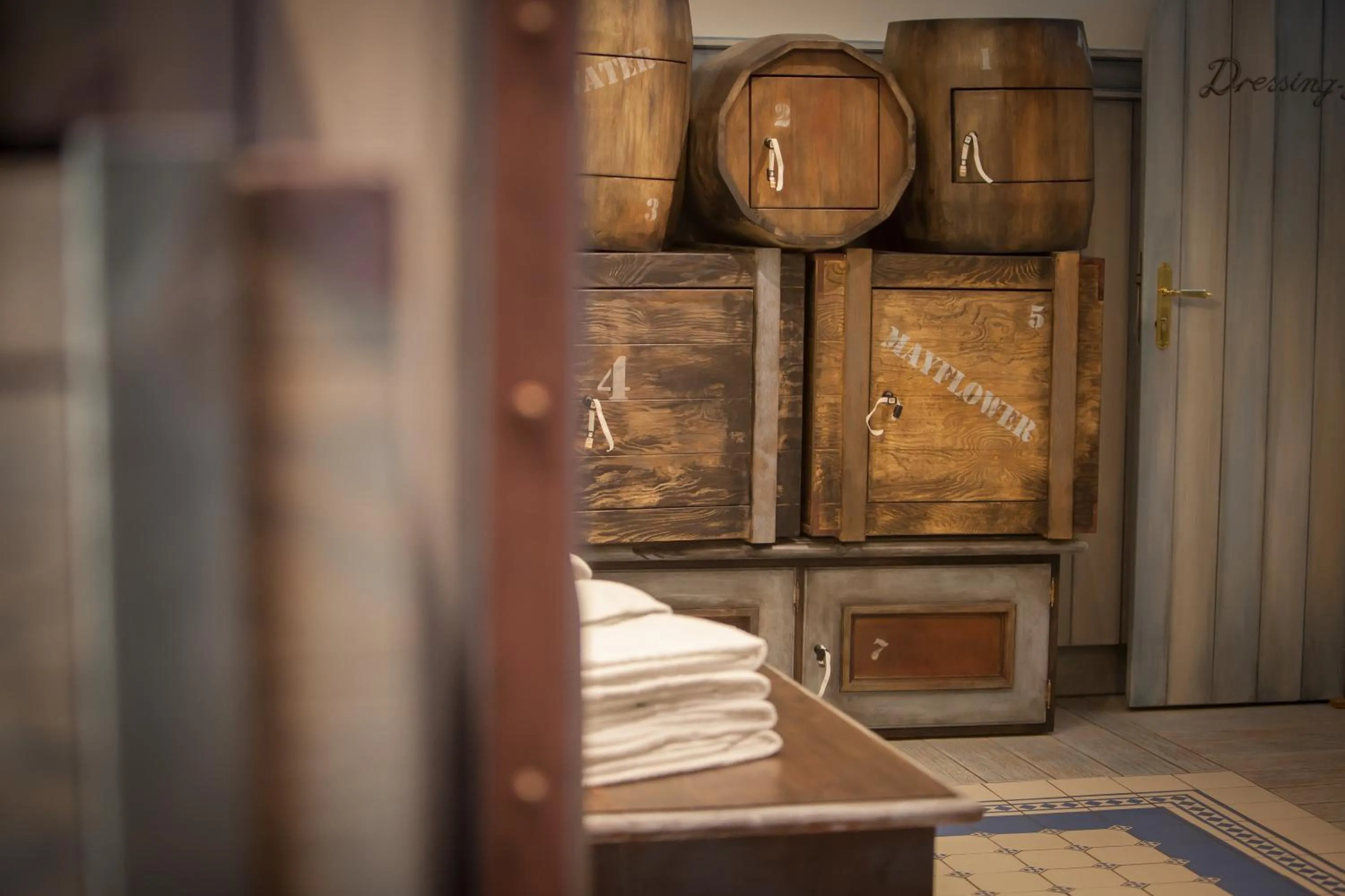 Swimming pool in 4-Sterne Superior Erlebnishotel Bell Rock, Europa-Park Erlebnis-Resort