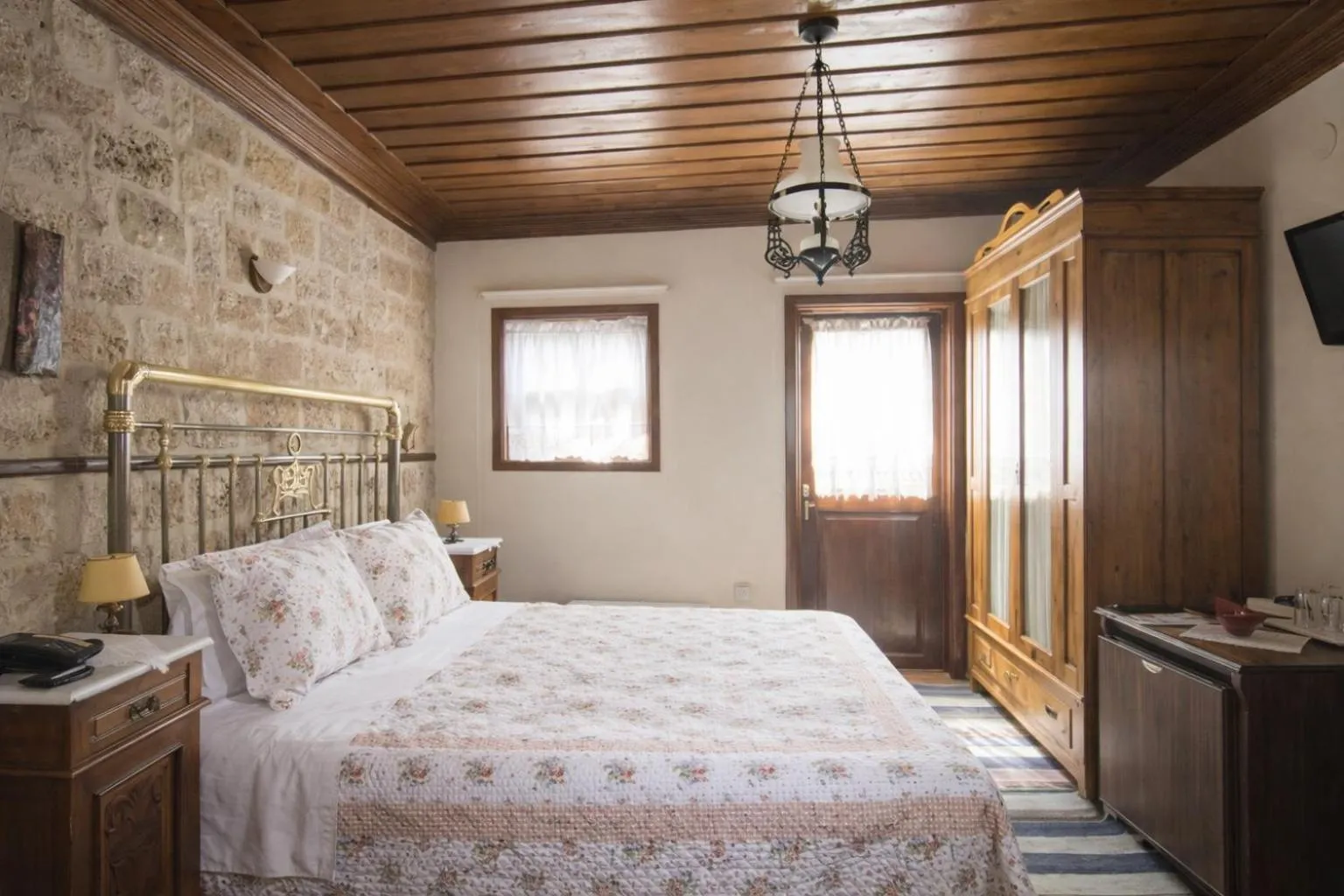 Bed in Hagiati Guesthouse - Edessa Cozy Mountain Retreat