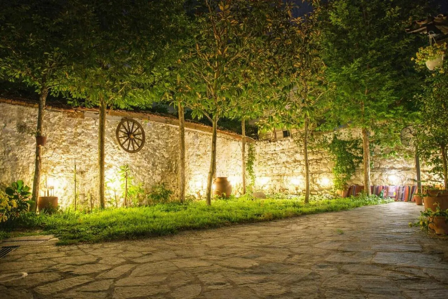 Garden in Hagiati Guesthouse - Edessa Cozy Mountain Retreat