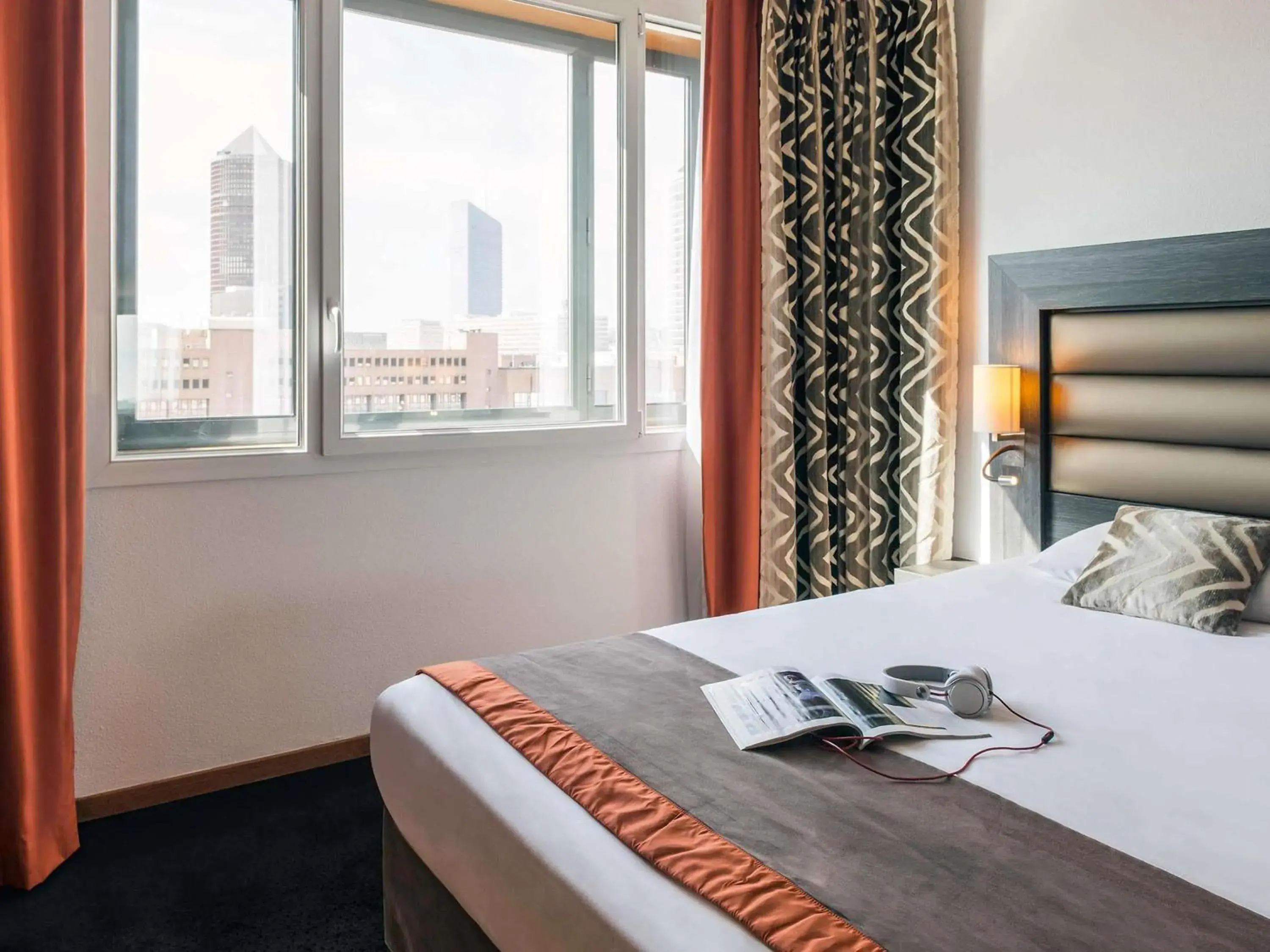 Bedroom, Bed in Mercure Lyon Centre - Gare Part Dieu Bedroom, Bed in Mercure Lyon Centre - Gare Part Dieu