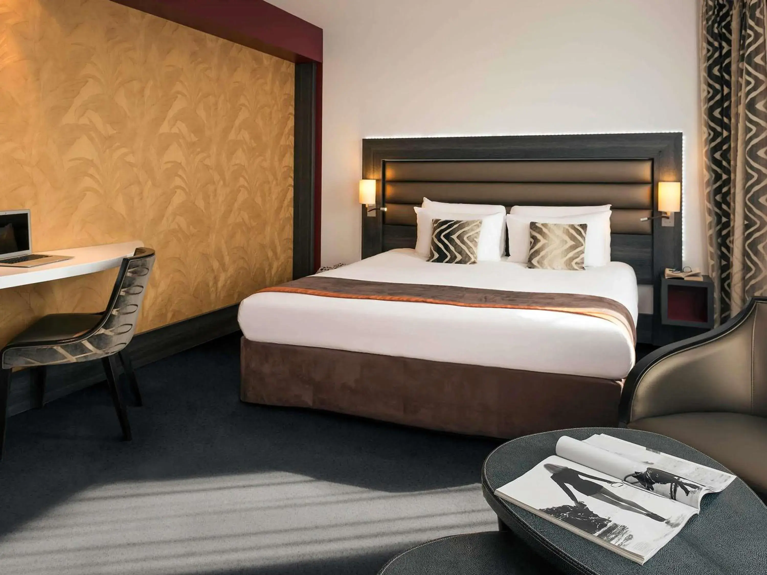 Bedroom, Bed in Mercure Lyon Centre - Gare Part Dieu Bedroom, Bed in Mercure Lyon Centre - Gare Part Dieu