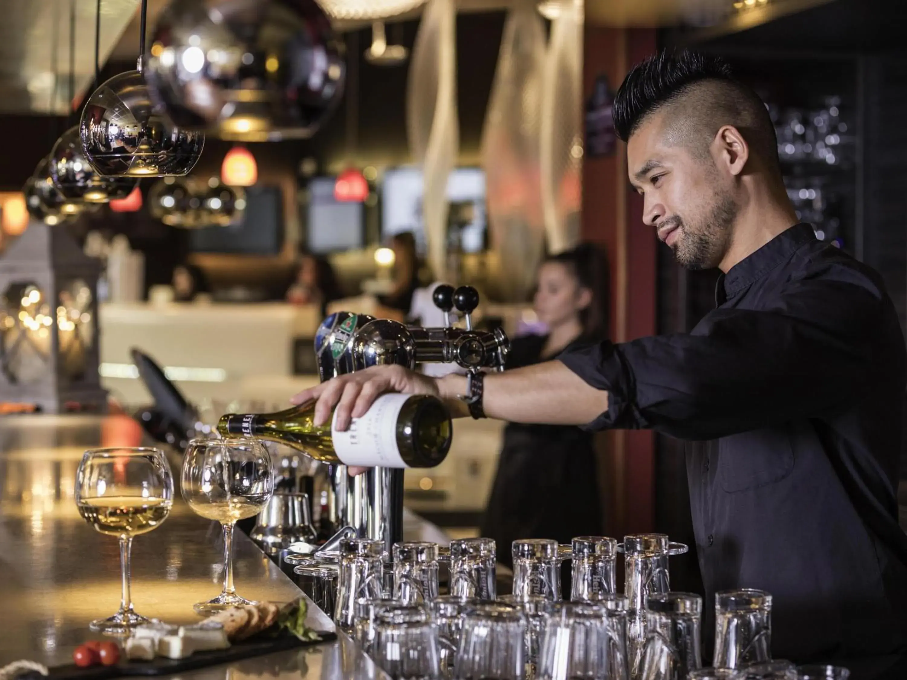 Lounge or bar in Mercure Lyon Centre - Gare Part Dieu Lounge or bar in Mercure Lyon Centre - Gare Part Dieu