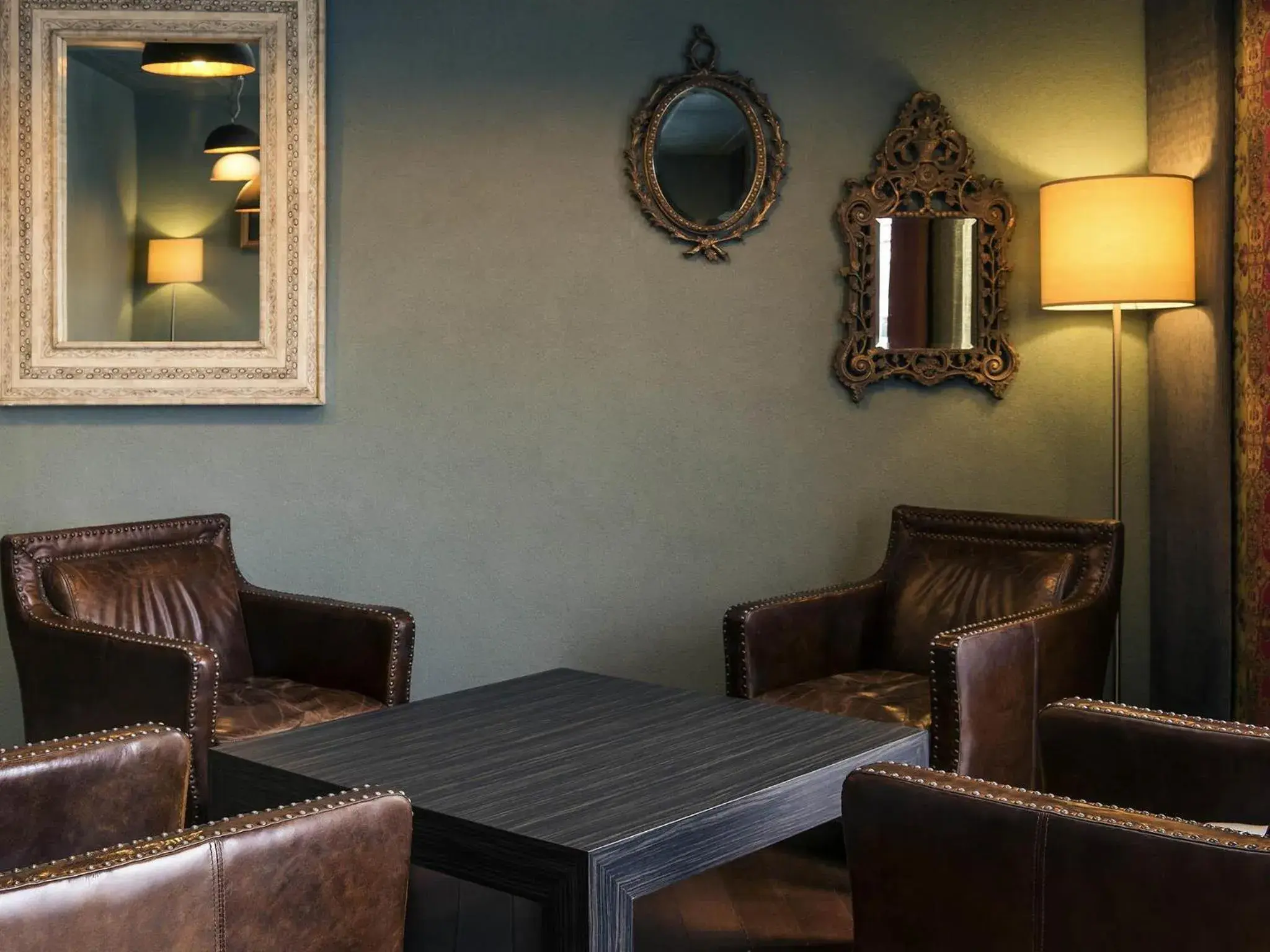 Lounge or bar in Mercure Lyon Centre - Gare Part Dieu Lounge or bar in Mercure Lyon Centre - Gare Part Dieu